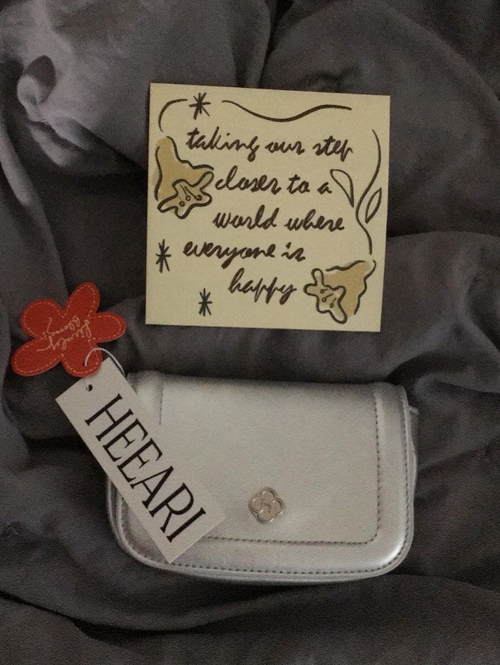 Heeari Women Poppy Chain Mini Bag Ivory, Heeari Women Poppy Chain Mini Bag Silver 착용 스타일