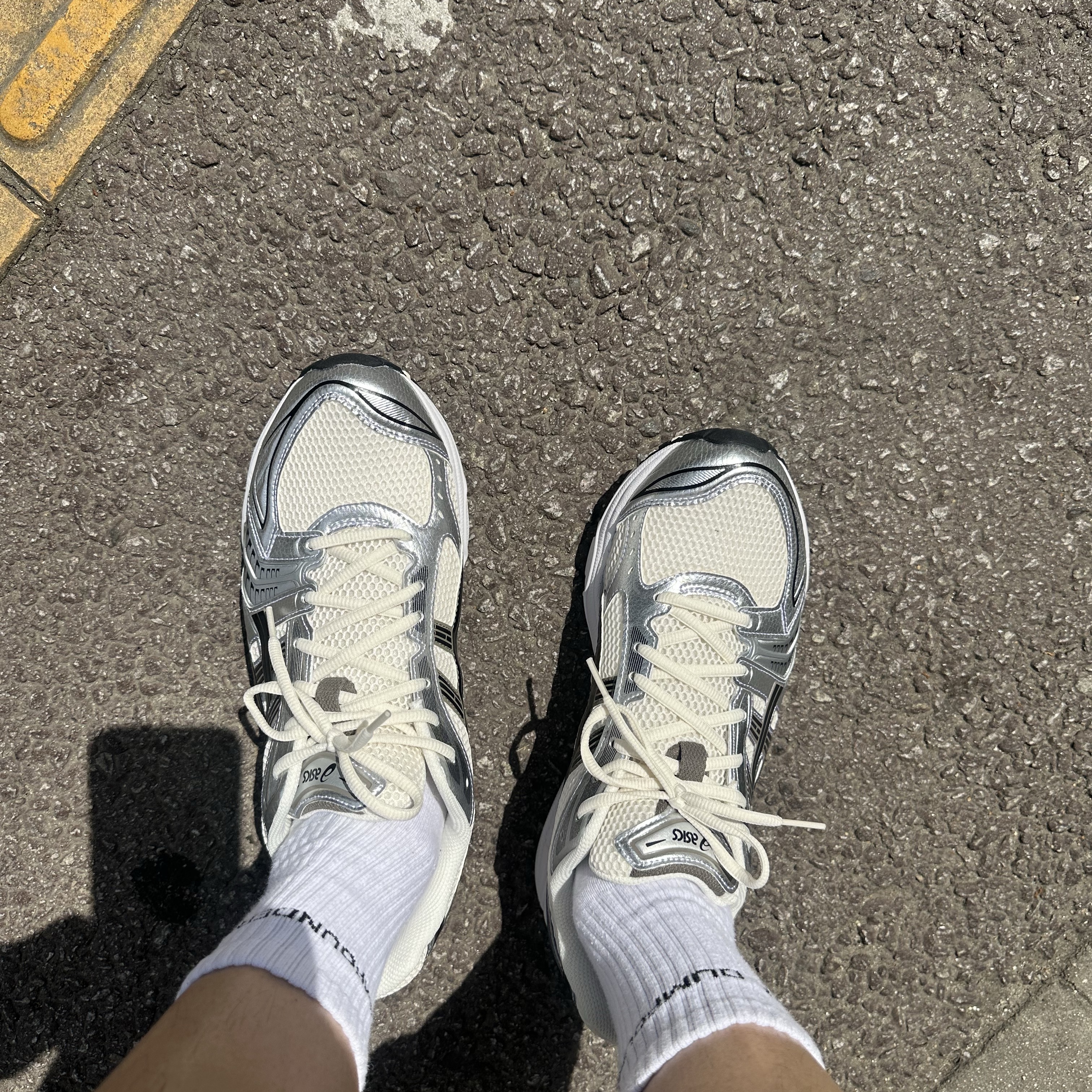 Asics Gel-Kayano 14 Cream Black 착용 스타일