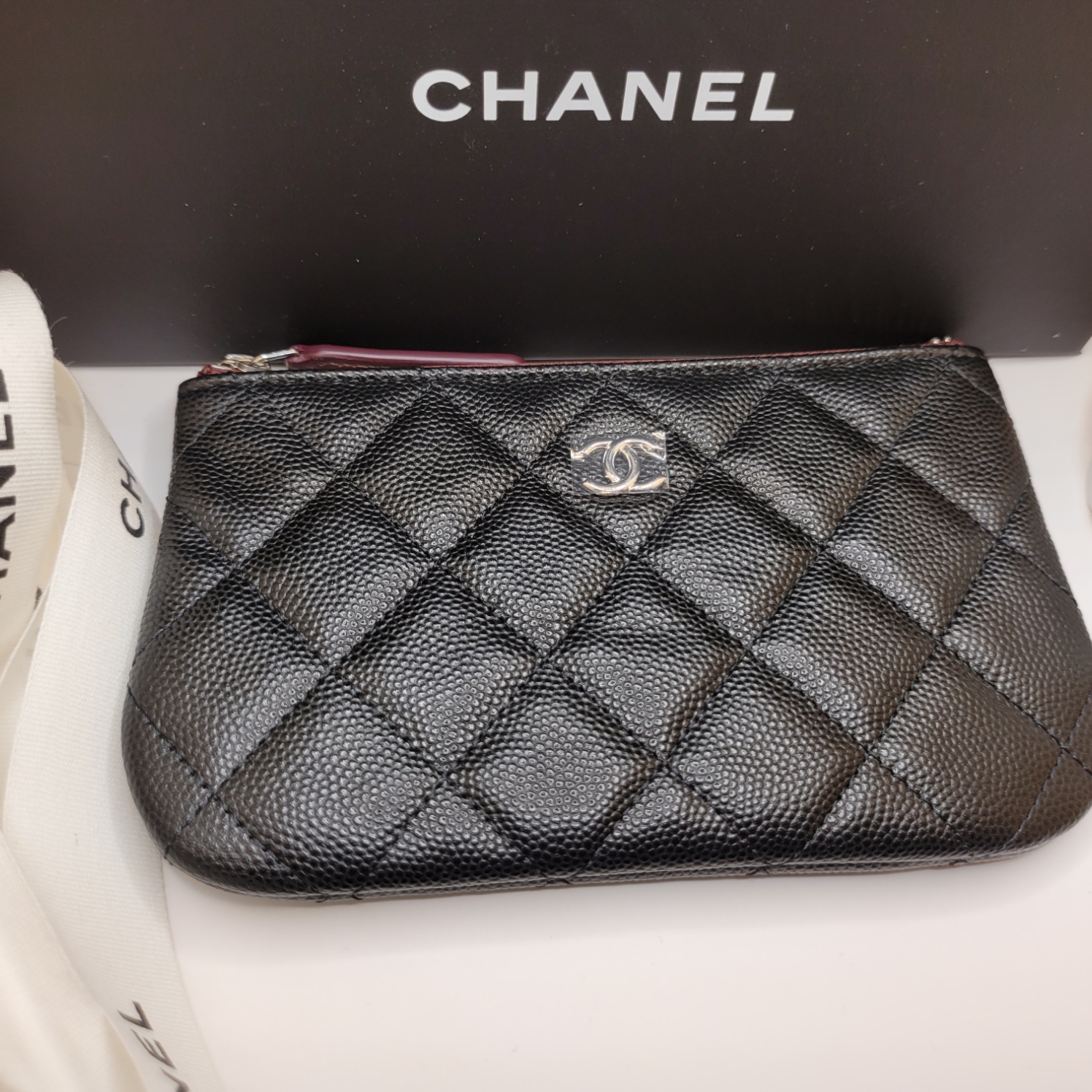 Chanel Classic Mini Pouch Grained Calfskin & Silver Black 착용 스타일