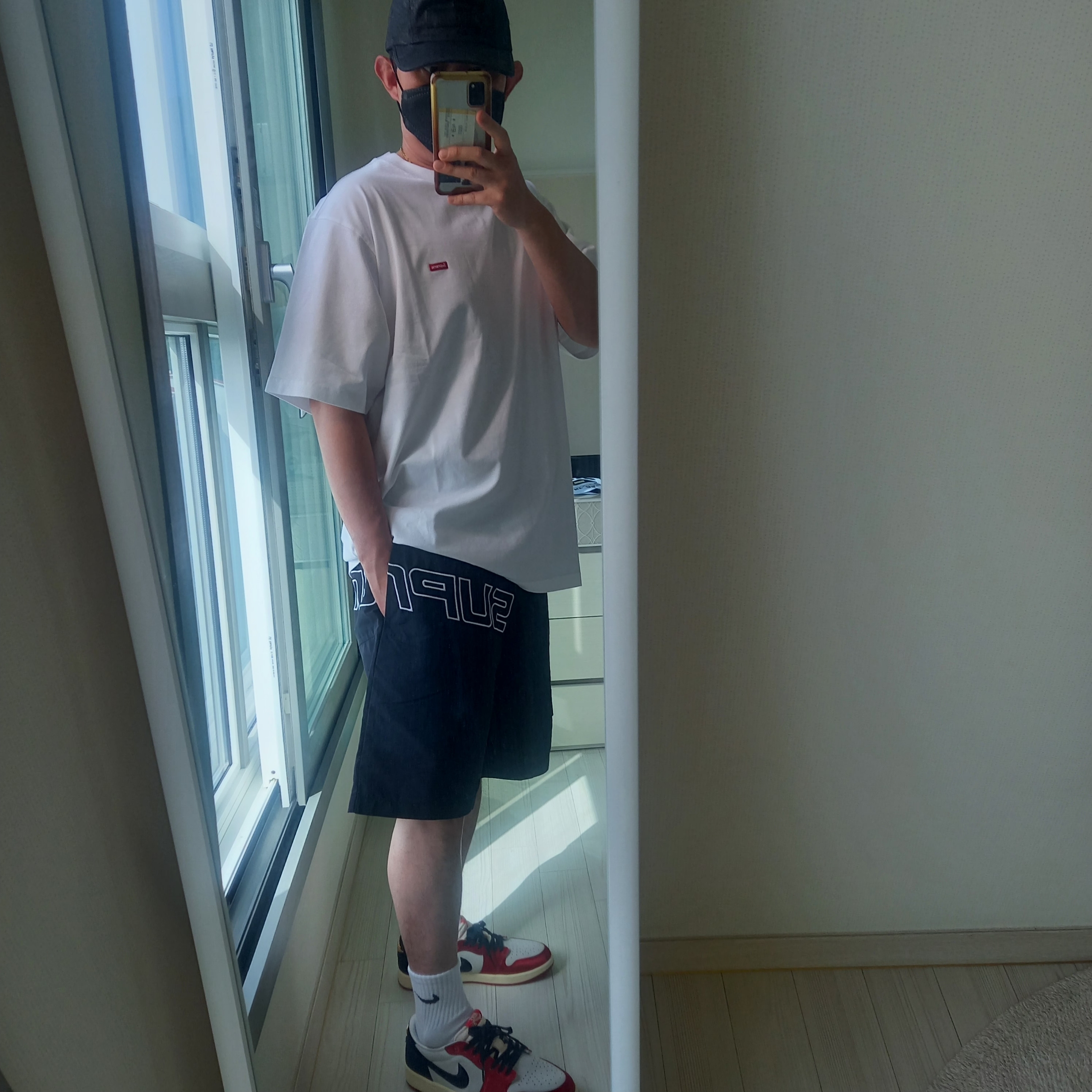 Supreme Curve Nylon Short Black - 24SS, Jordan 1 x Trophy Room Retro Low OG SP Sail Varsity Red 착용 스타일 - 2