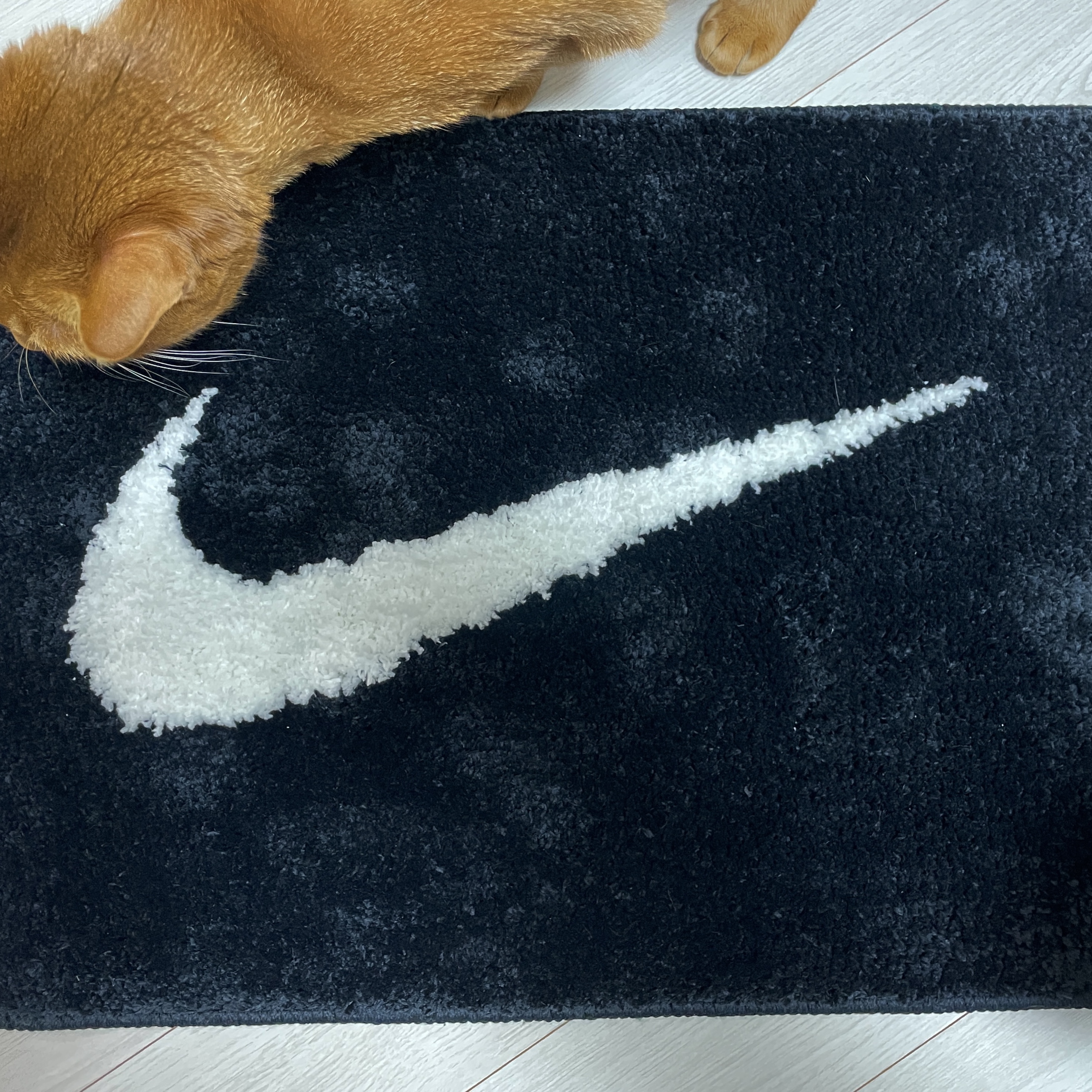 Nike Swoosh Rug Black White 착용 스타일 - 2