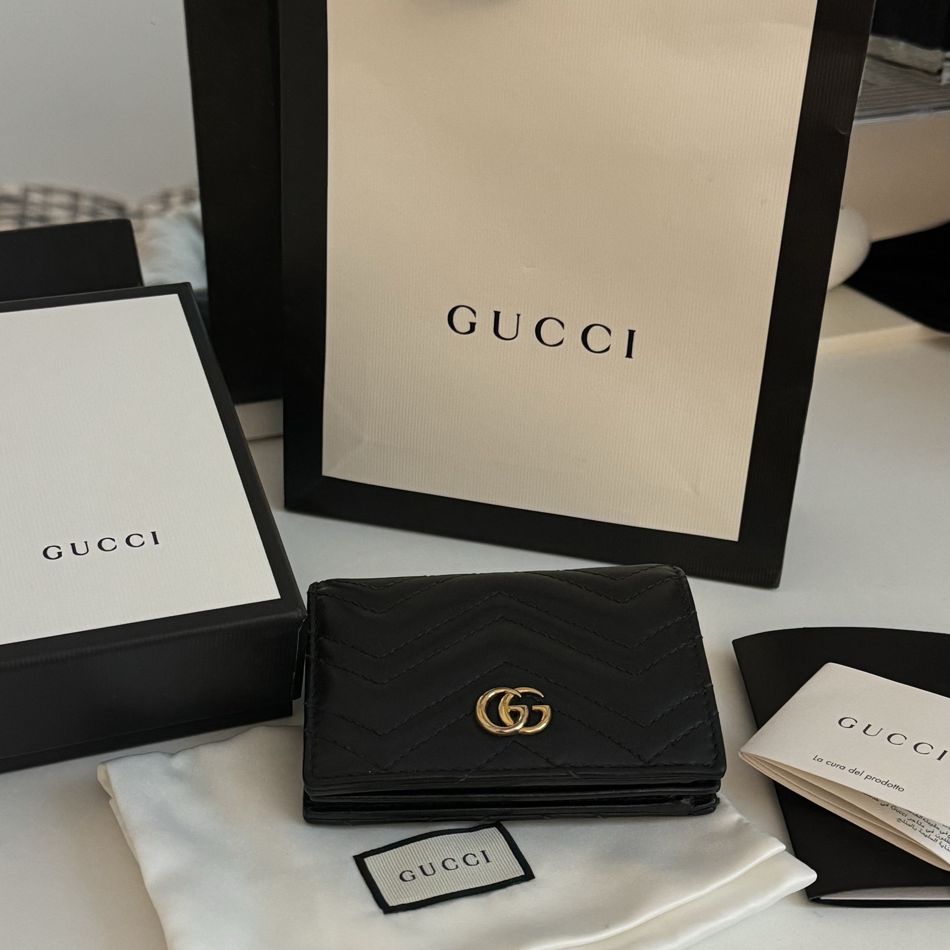 Gucci GG Marmont Matelasse Card Case Wallet Black 착용 스타일