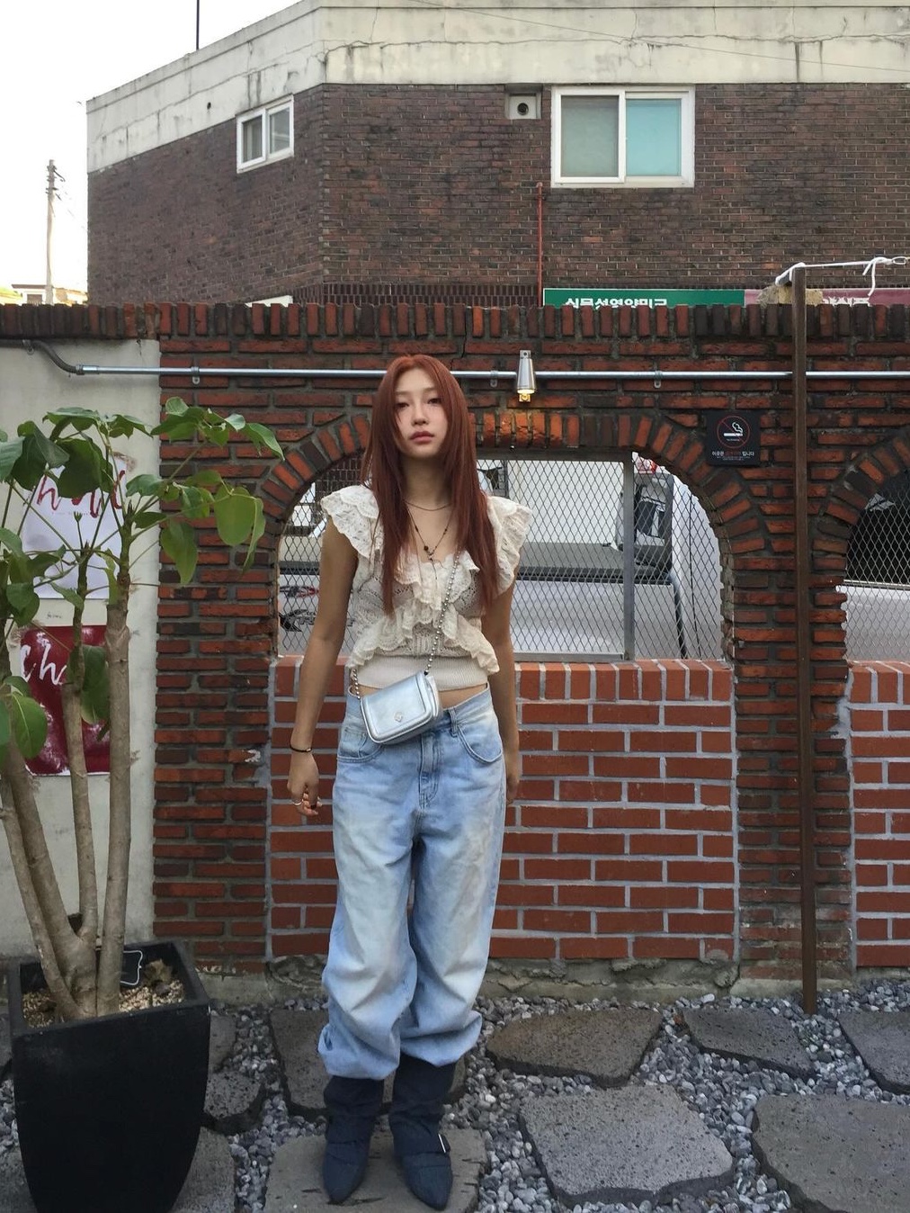 Heeari Women Poppy Chain Mini Bag Silver, Heeari Women Poppy Chain Mini Bag Ivory 착용 스타일