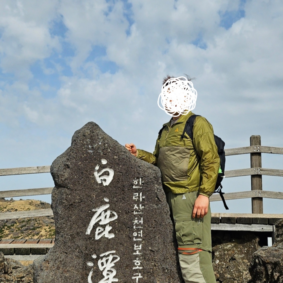 Nike ACG Mountain Fly Gore-Tex Black and Dark Grey, Nike ACG Karst Backpack Black Peat Moss 착용 스타일