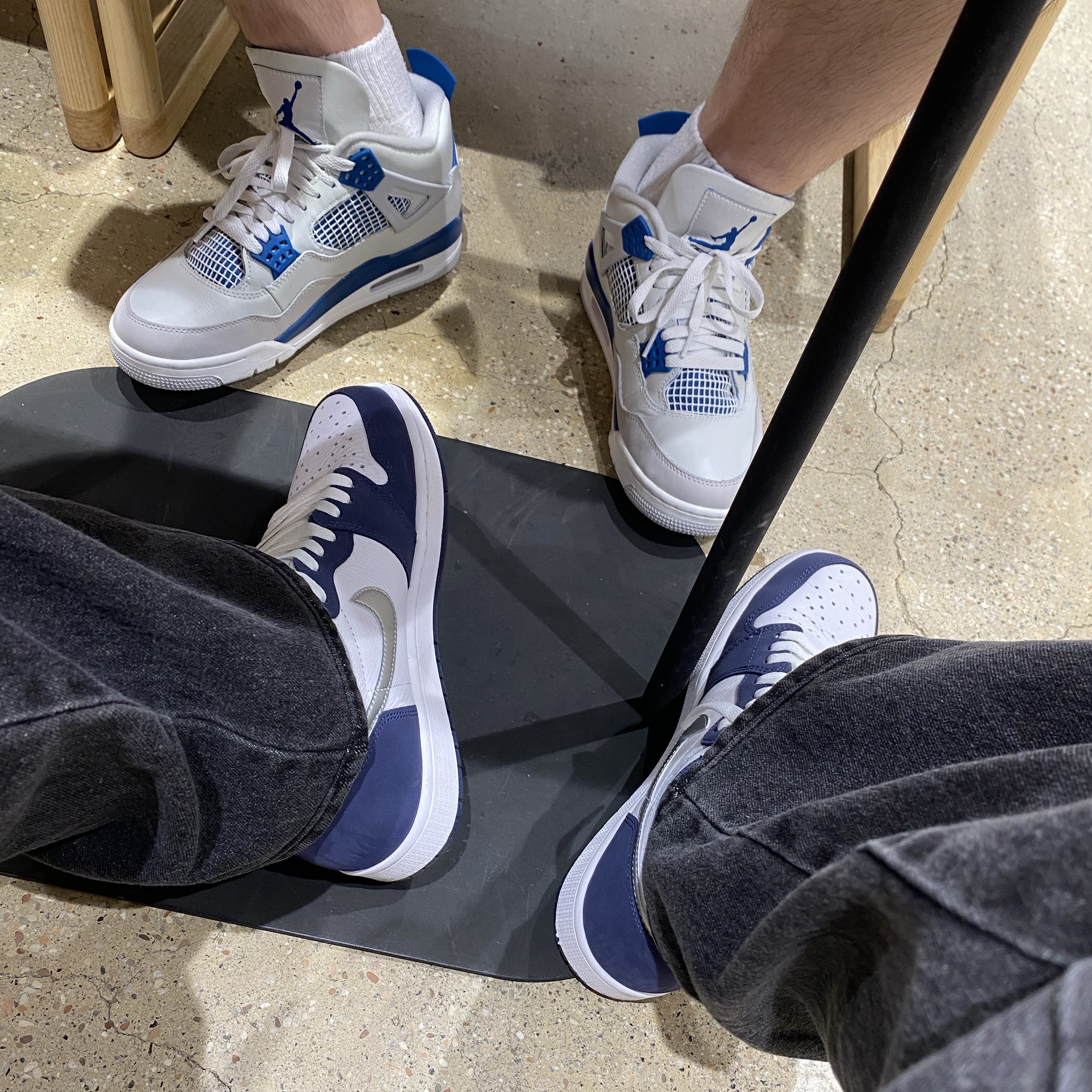 Jordan 1 Retro High OG CO.JP Midnight Navy, Jordan 4 Retro Industrial Blue 착용 스타일