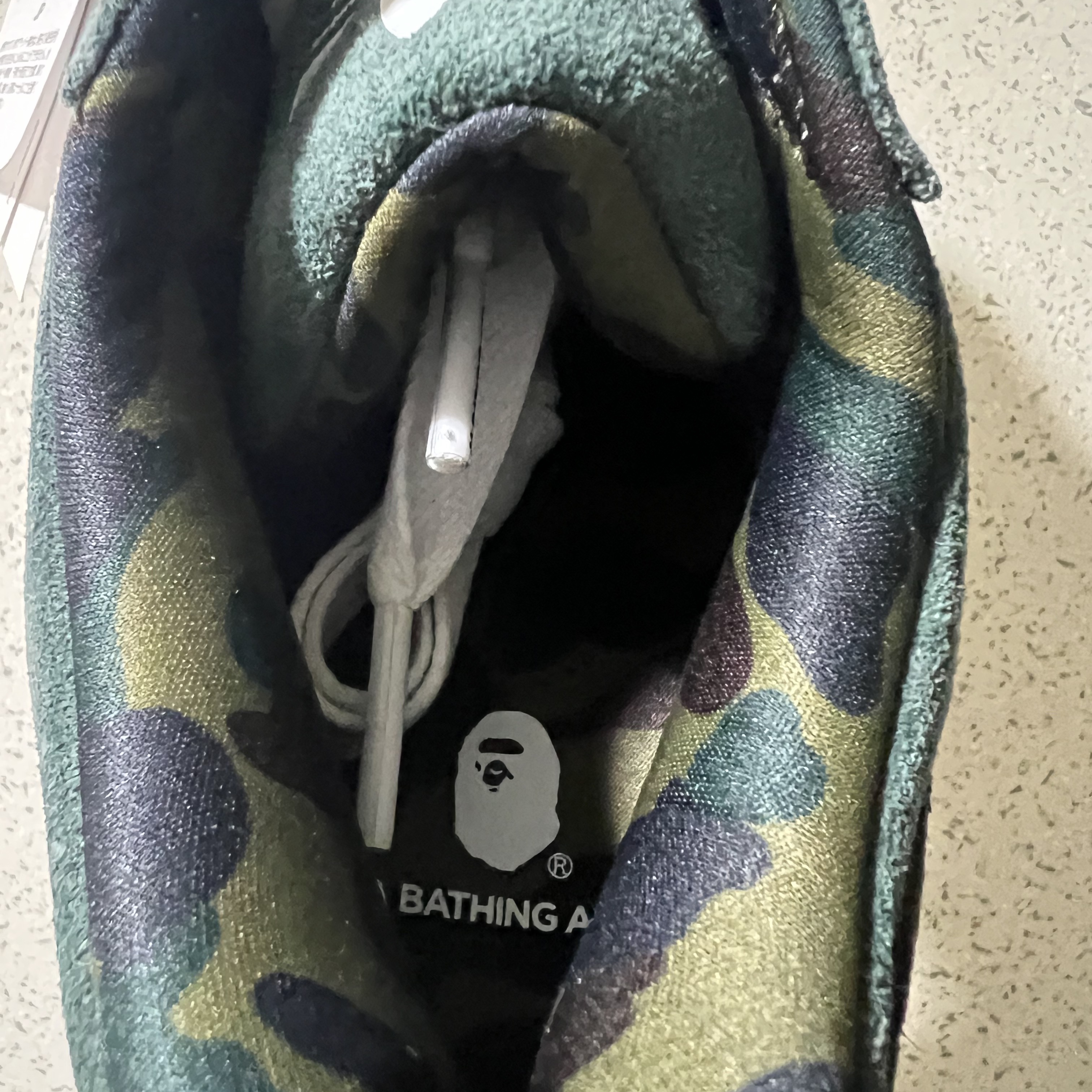 Adidas x BAPE Lawsuit Shadow Green Cloud White 착용 스타일 - 6