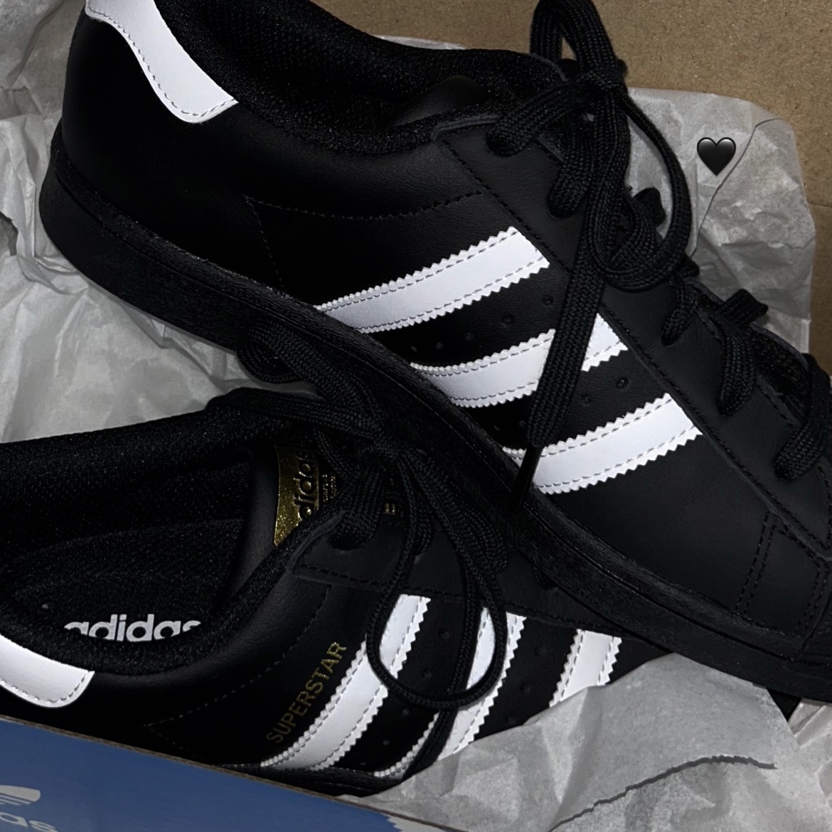 Adidas Superstar Core Black White 착용 스타일