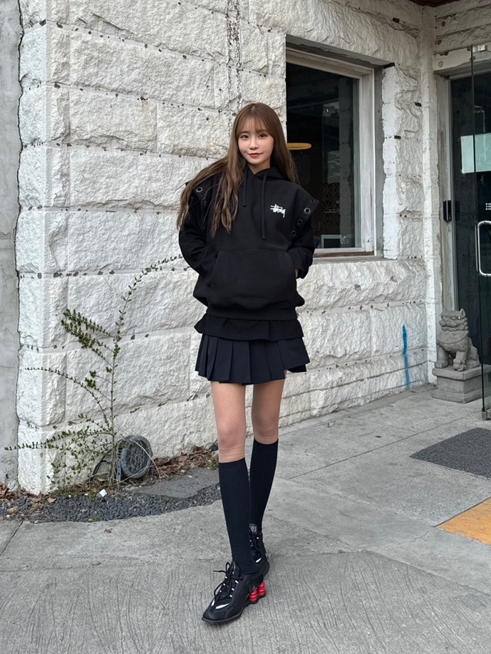 Nike x Martine Rose Shox MR4 Black, Junya Watanabe x Stussy Hooded Vest Black 착용 스타일 - 1