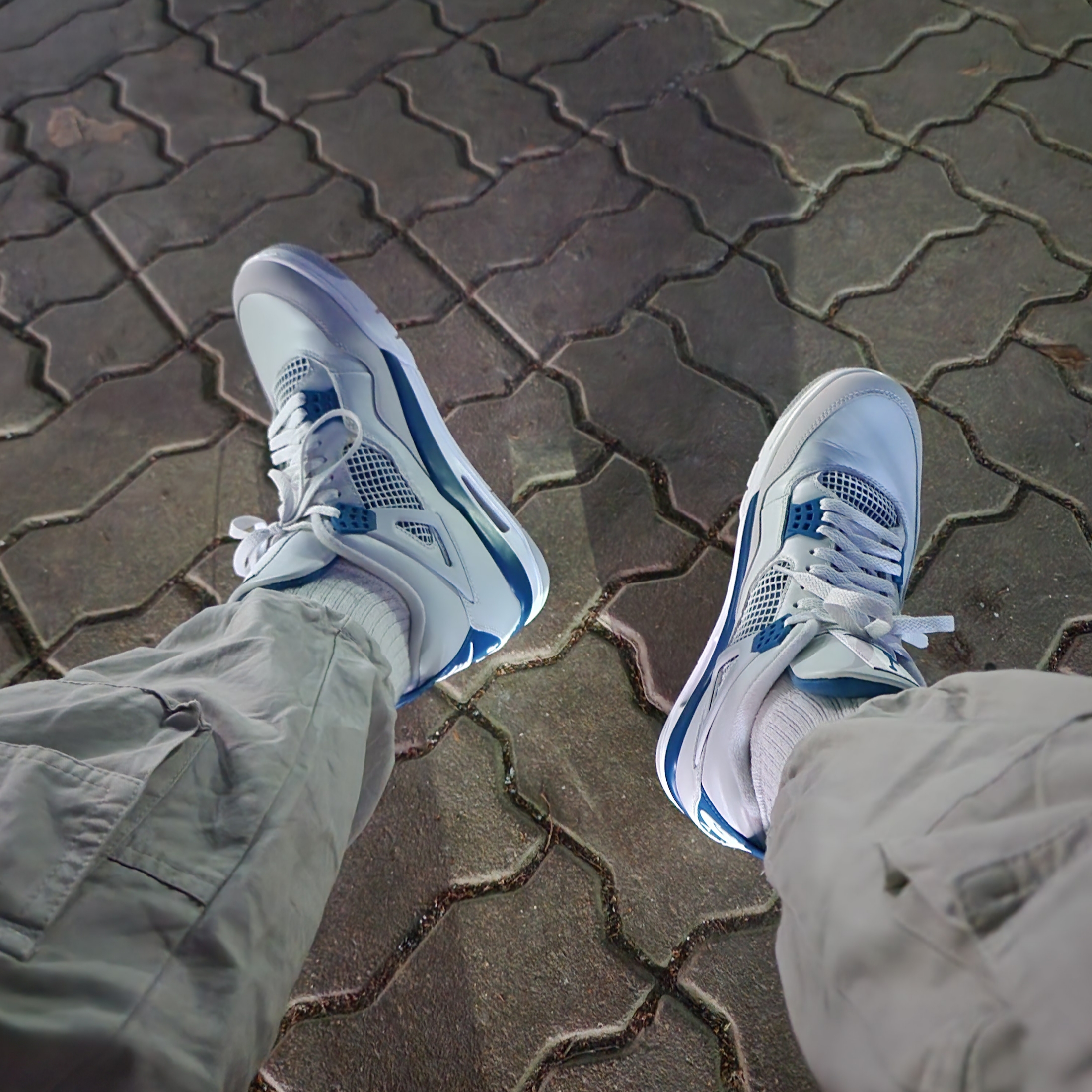 Jordan 4 Retro Industrial Blue 착용 스타일