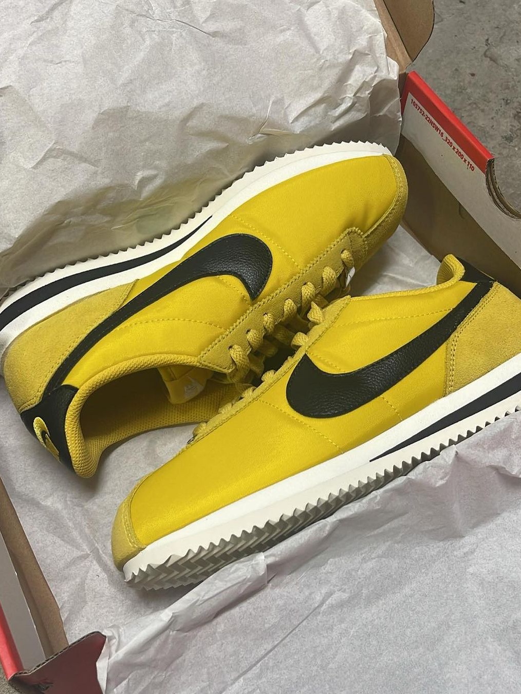 (W) Nike Cortez Leather White Black, (W) Nike Cortez Vintage Chlorophyll Suede 착용 스타일 - 4