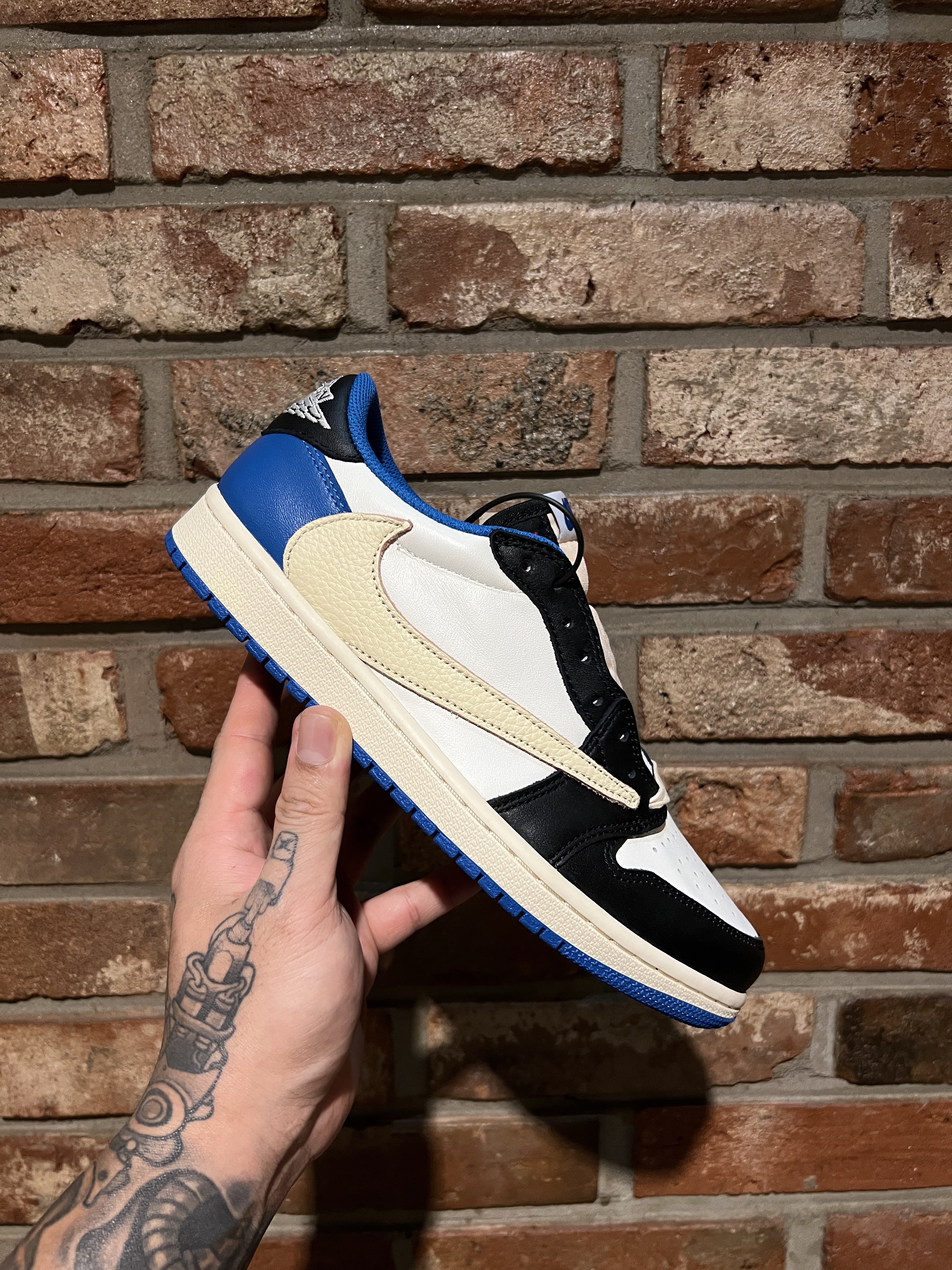 Jordan 1 x Travis Scott x Fragment Retro Low OG SP Military Blue 착용 스타일
