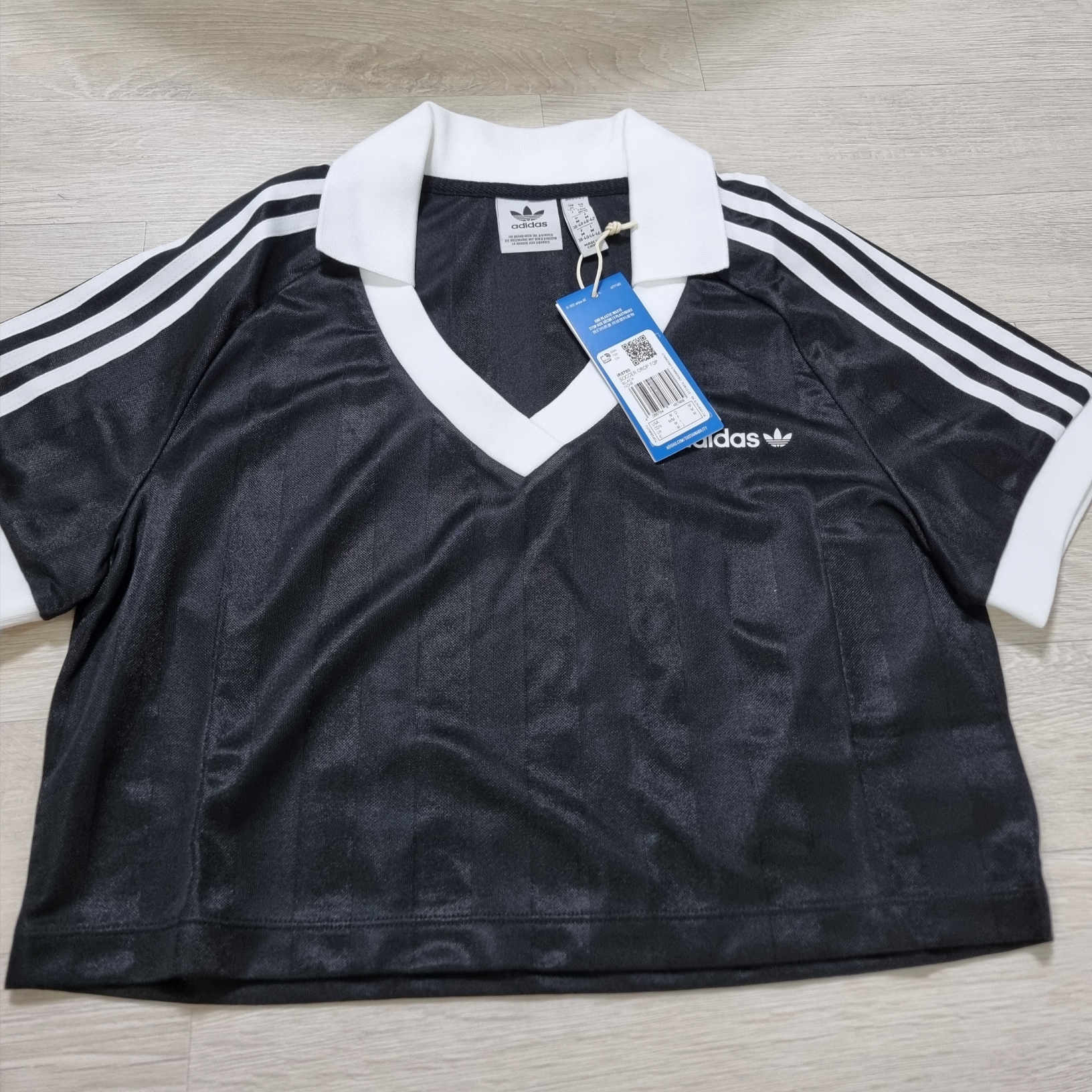 (W) Adidas Football Crop Top Black - US Sizing 착용 스타일