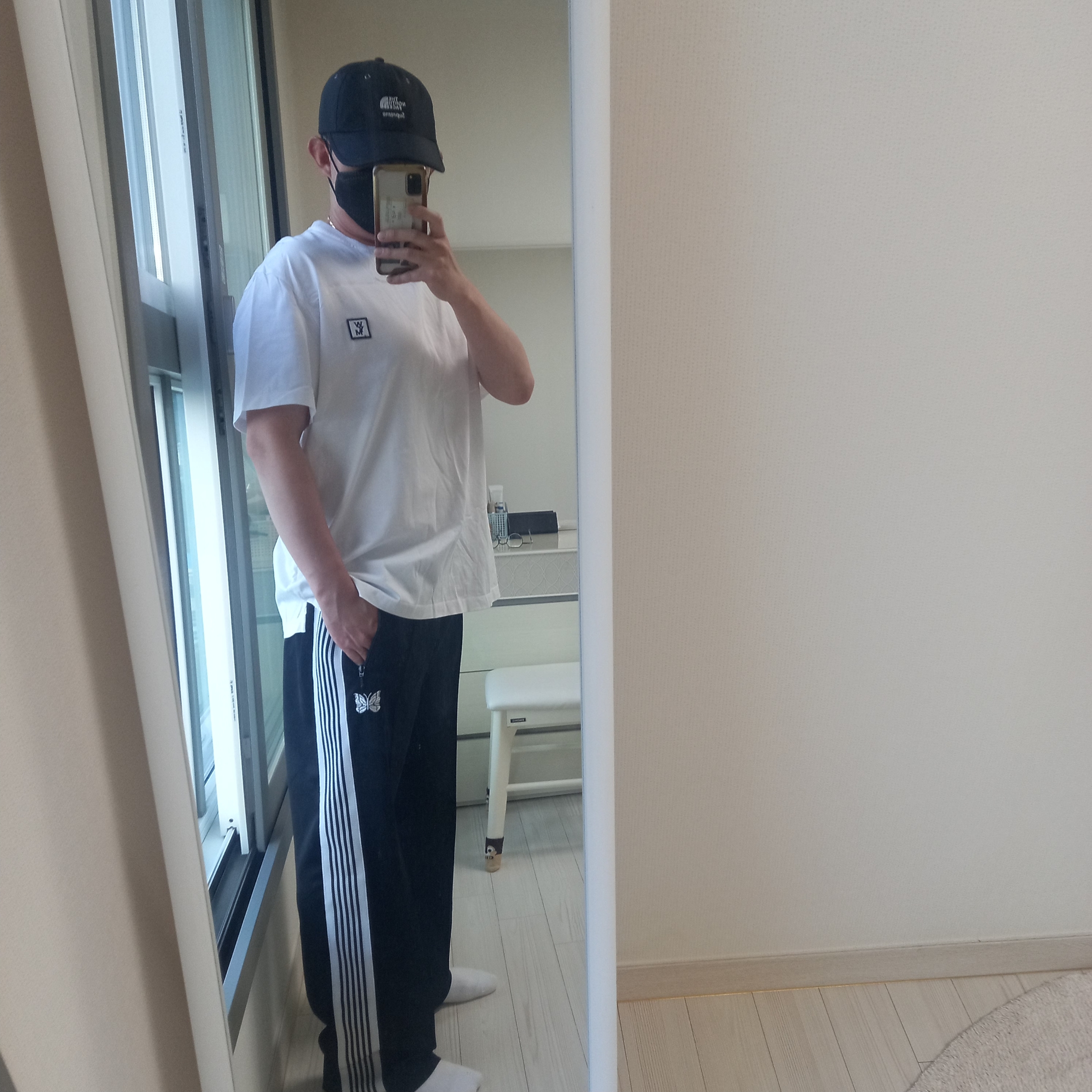Supreme x The North Face Split 6-Panel Black - 24SS, Wooyoungmi Cotton Back Logo T-Shirt White - 24SS 착용 스타일 - 1