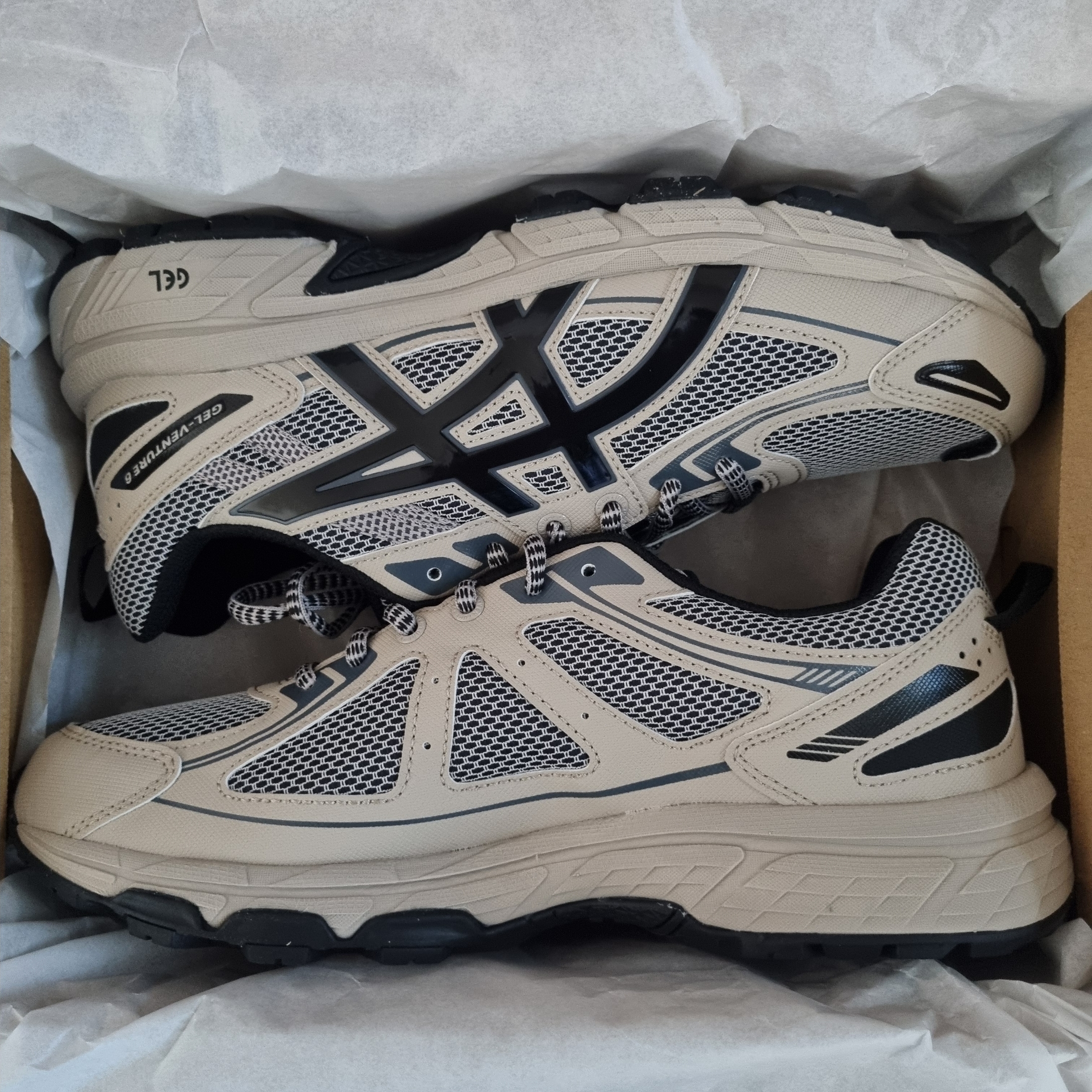 Asics Gel-Venture 6 Feather Grey Black 착용 스타일