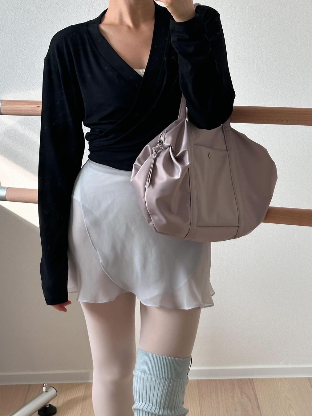 [예약배송] Heeari Women Aurora Shirring Bag Lilac, [예약배송] Heeari Women Aurora Shirring Bag Navy 착용 스타일