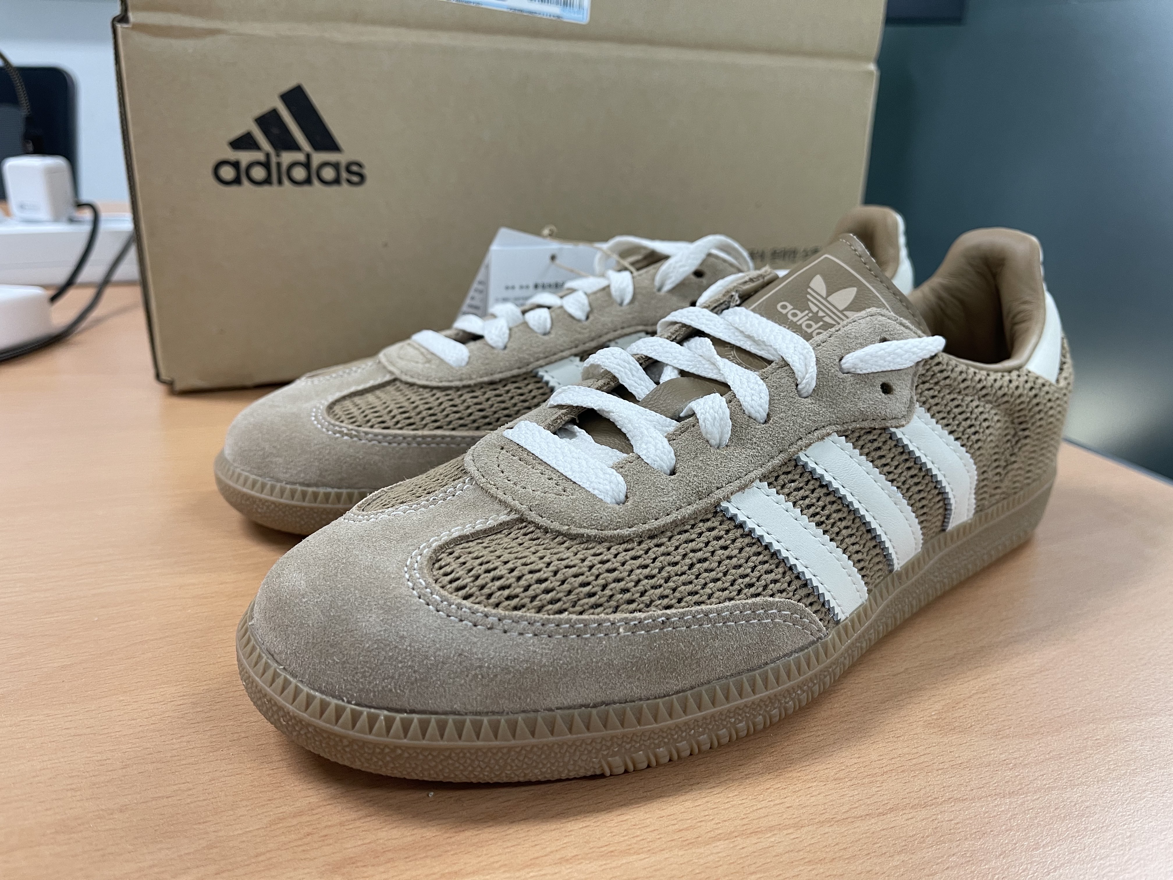 Adidas Samba OG Cardboard Chalk White 착용 스타일 - 1