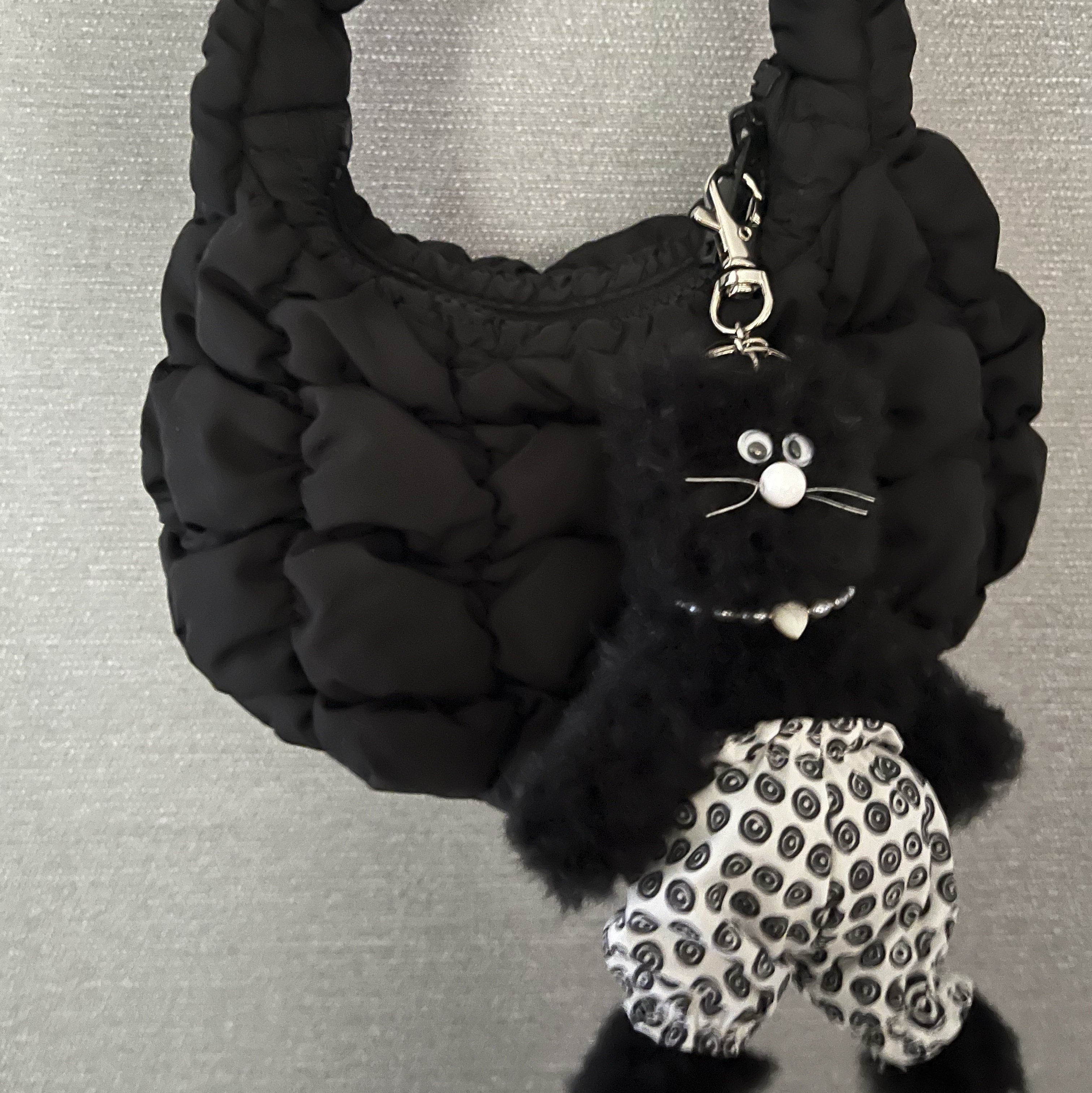 Monamhee x 10 Corso Como Bianco Keyring Black 착용 스타일