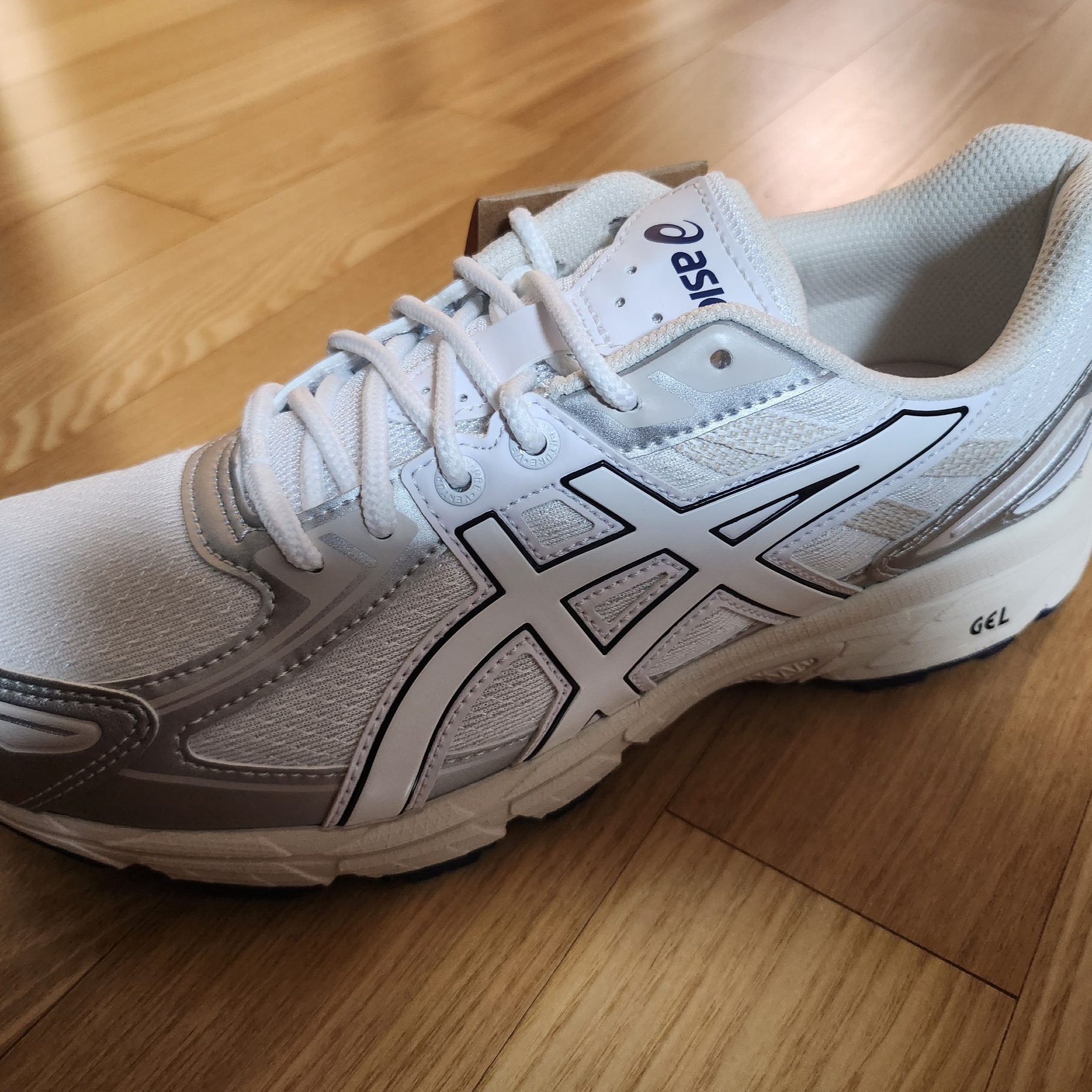 Asics Gel-Venture 6 White 착용 스타일