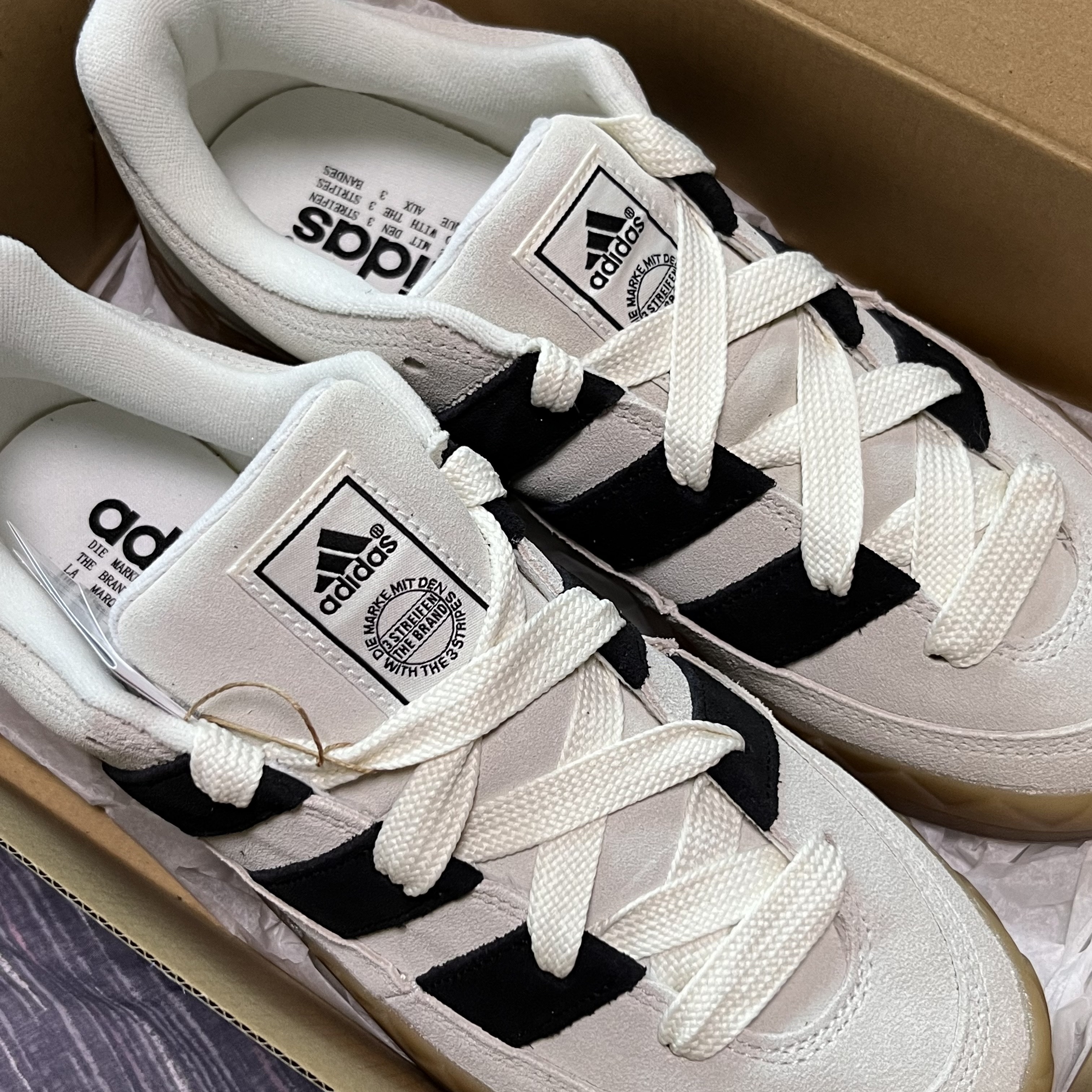 Adidas Adimatic Off White Core Black 착용 스타일
