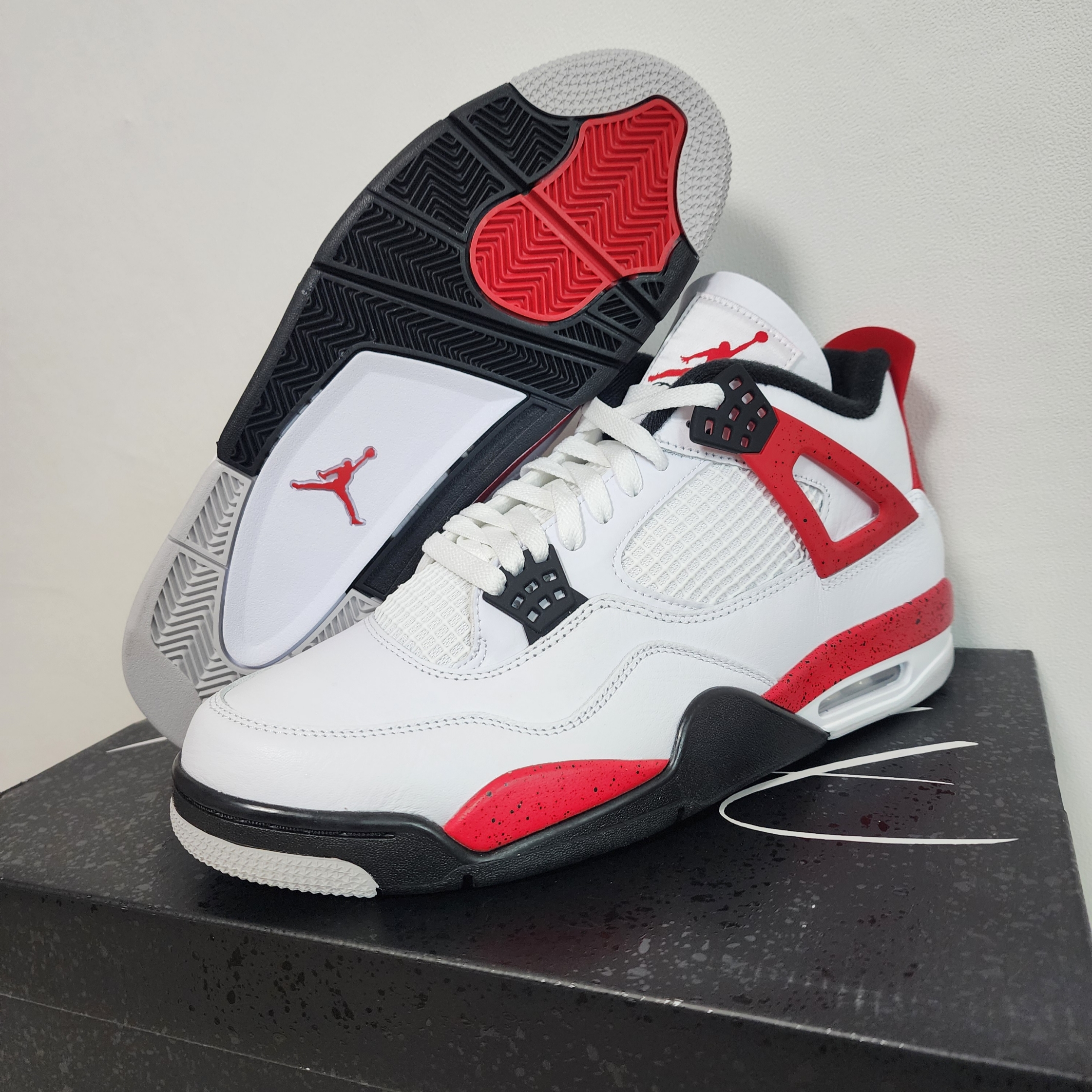 Jordan 4 Retro Red Cement 착용 스타일 - 1