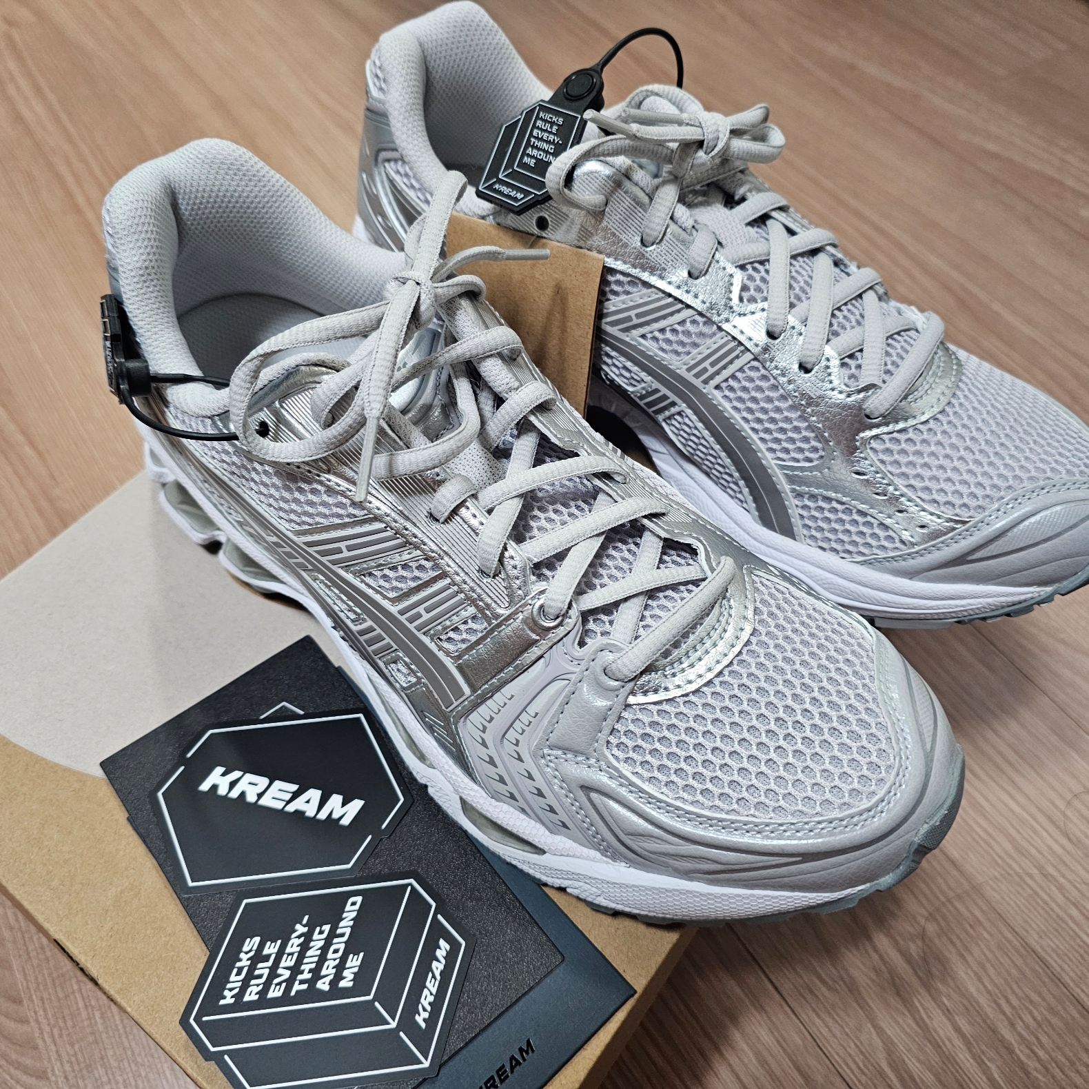 (W) Asics Gel-Kayano 14 Cloud Grey Clay Grey 착용 스타일
