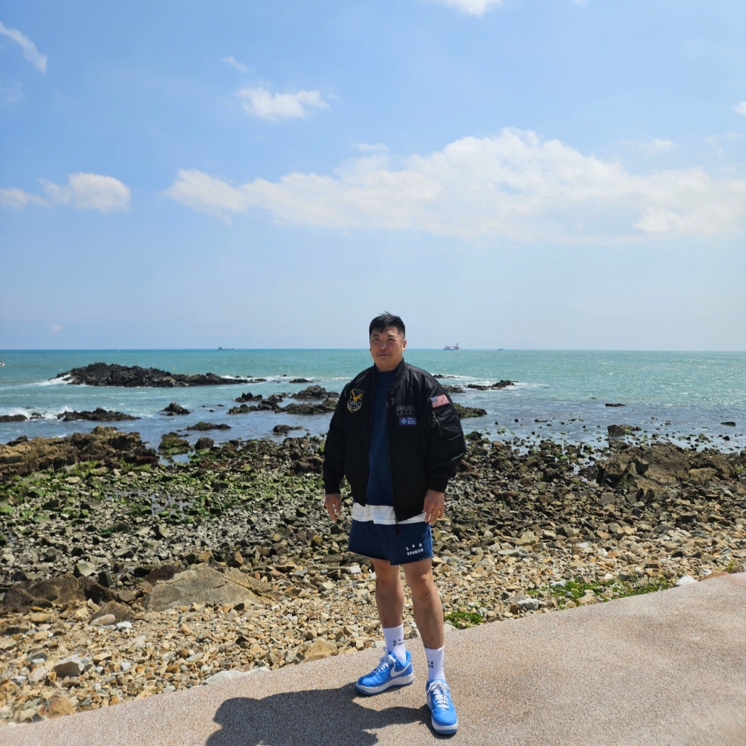 IAB Studio Heavy Short Sleeve Sweatshirt Navy - 23FW, IAB Studio Heavy Sweatshorts Navy - 23FW 착용 스타일