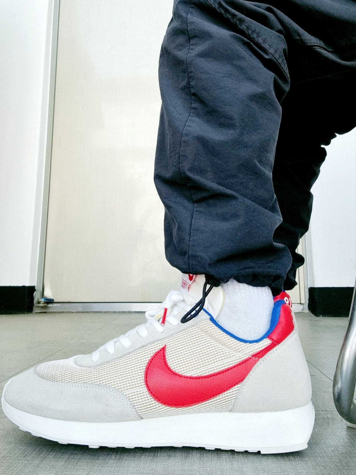 Nike x Stranger Things Tailwind 79 Independence Day Pack 착용 스타일 - 2