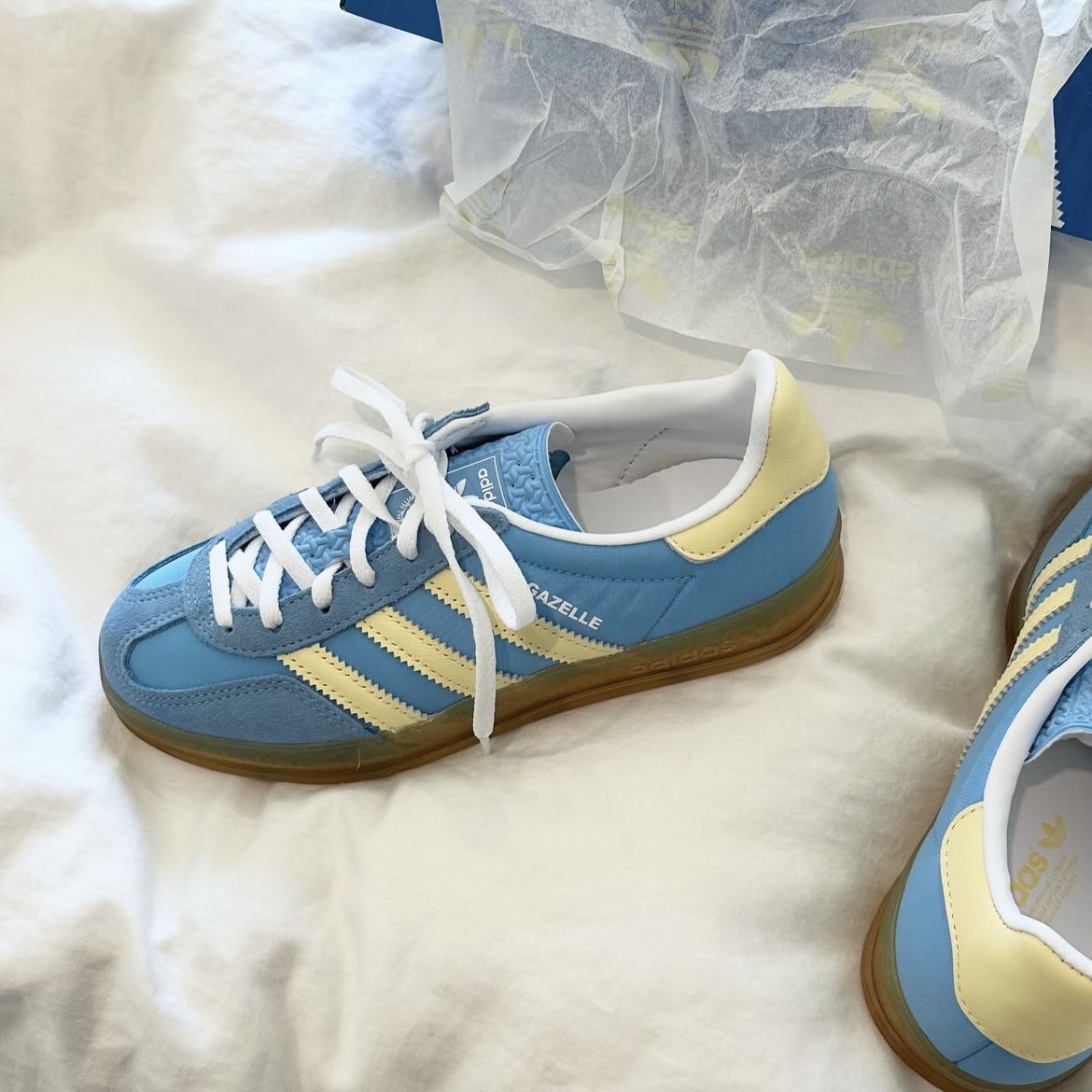 (W) Adidas Gazelle Indoor Semi Blue Burst Almost Yellow 착용 스타일 - 3