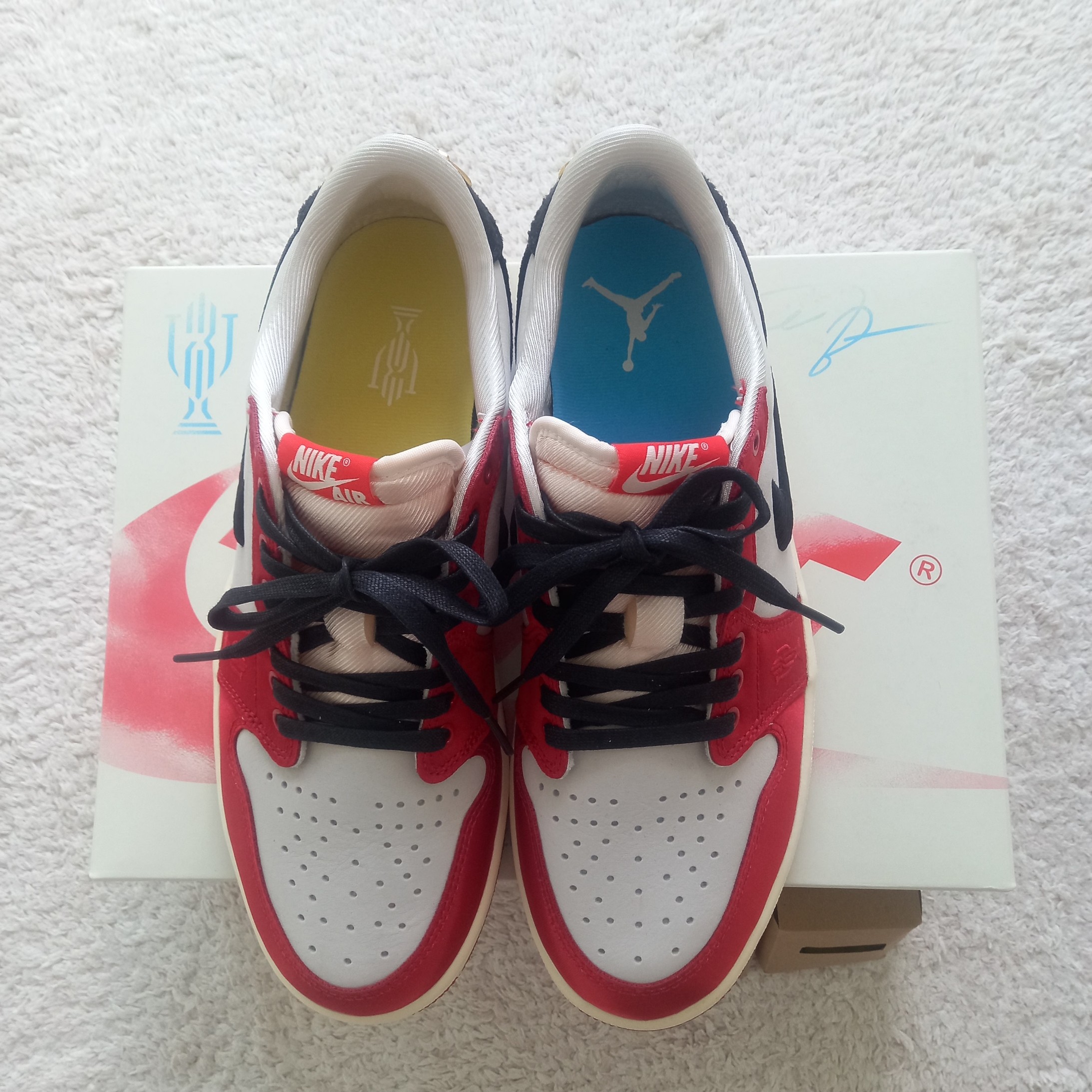 Jordan 1 x Trophy Room Retro Low OG SP Sail Varsity Red, Nike Everyday Cushioned Training Low Socks White (6 Pack/Korean Ver.) 착용 스타일 - 9