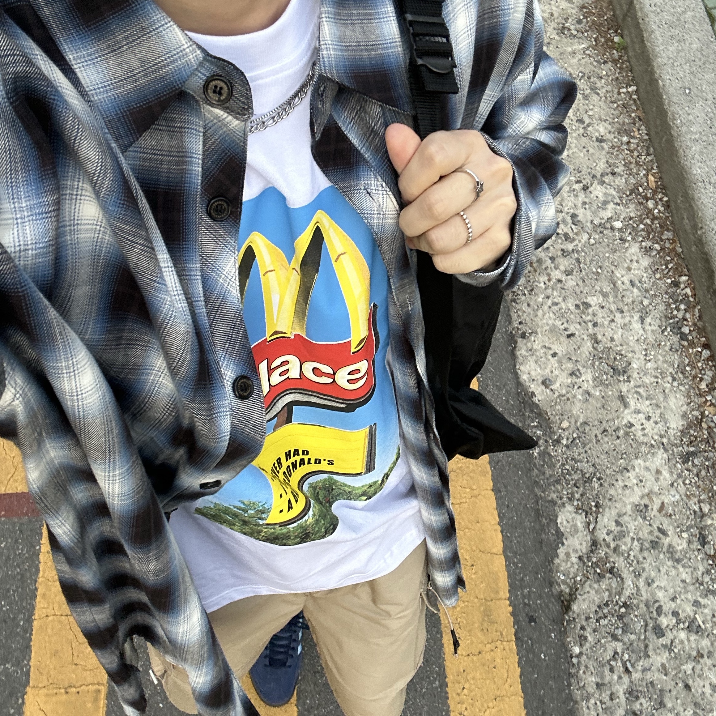 Palace x McDonald's Sign T-Shirt White - 23FW 착용 스타일