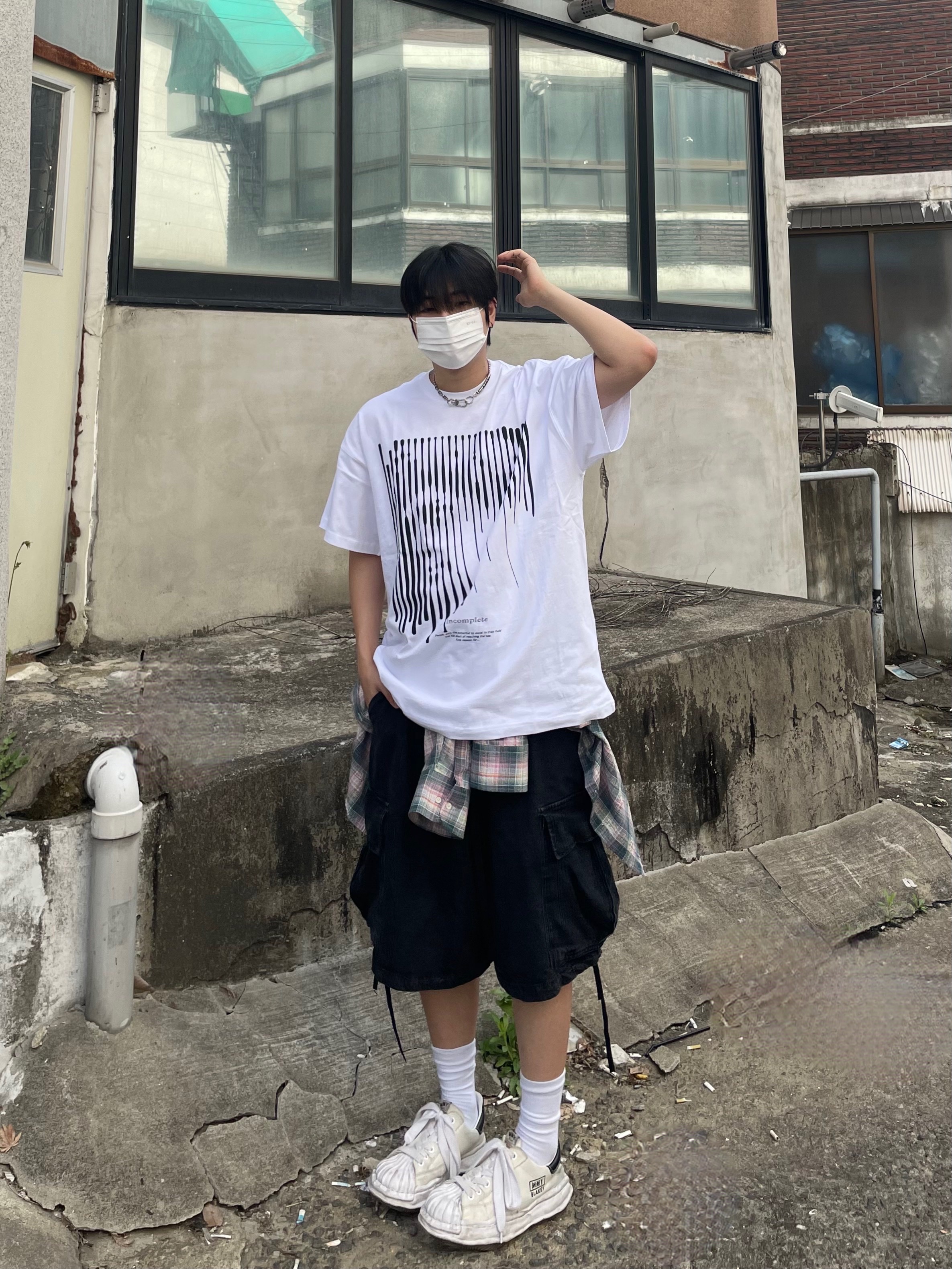 Maison Mihara Yasuhiro Blakey OG Sole Canvas Low-top Sneakers White 착용 스타일 - 2