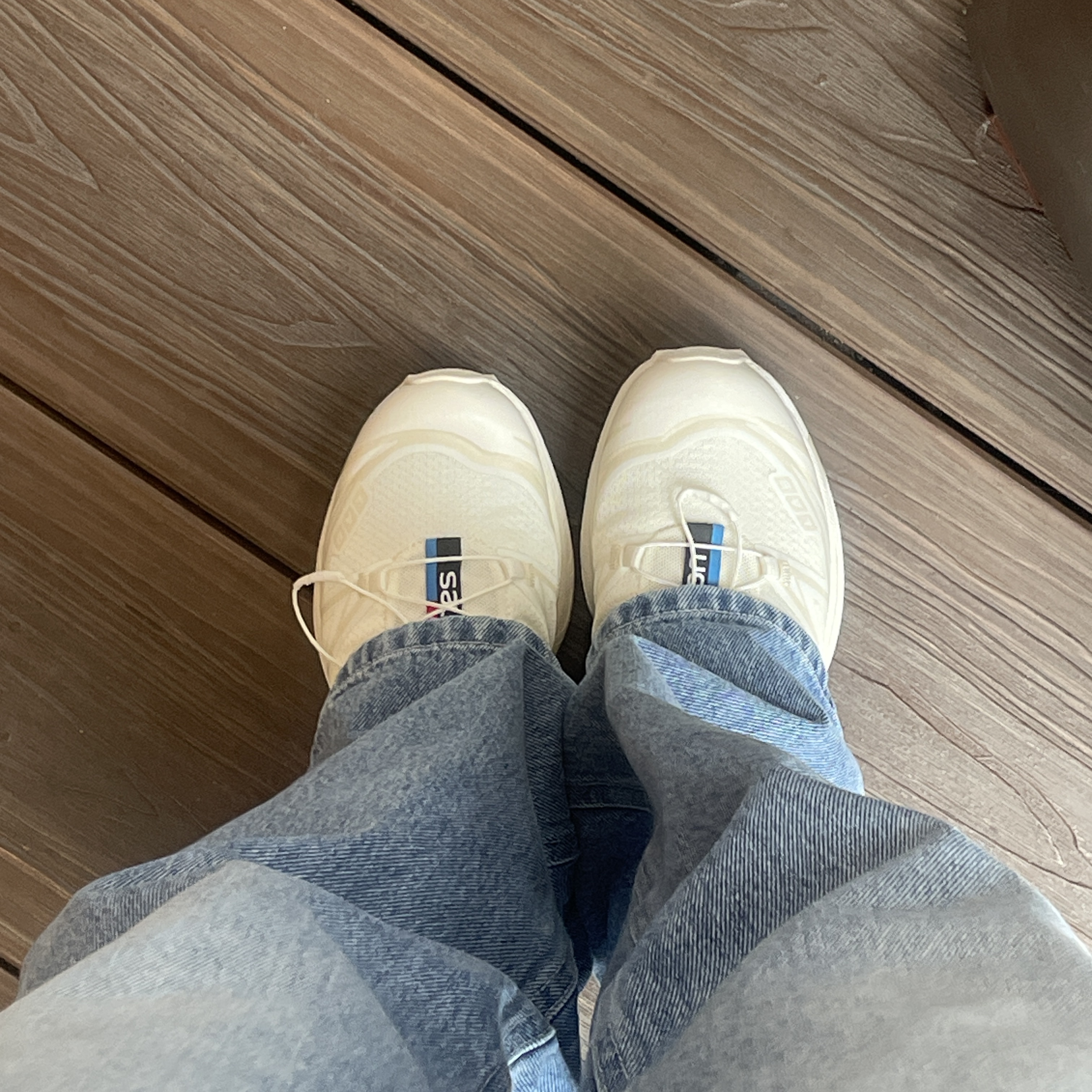 Salomon XT-6 Vanilla Ice Almond Milk 착용 스타일