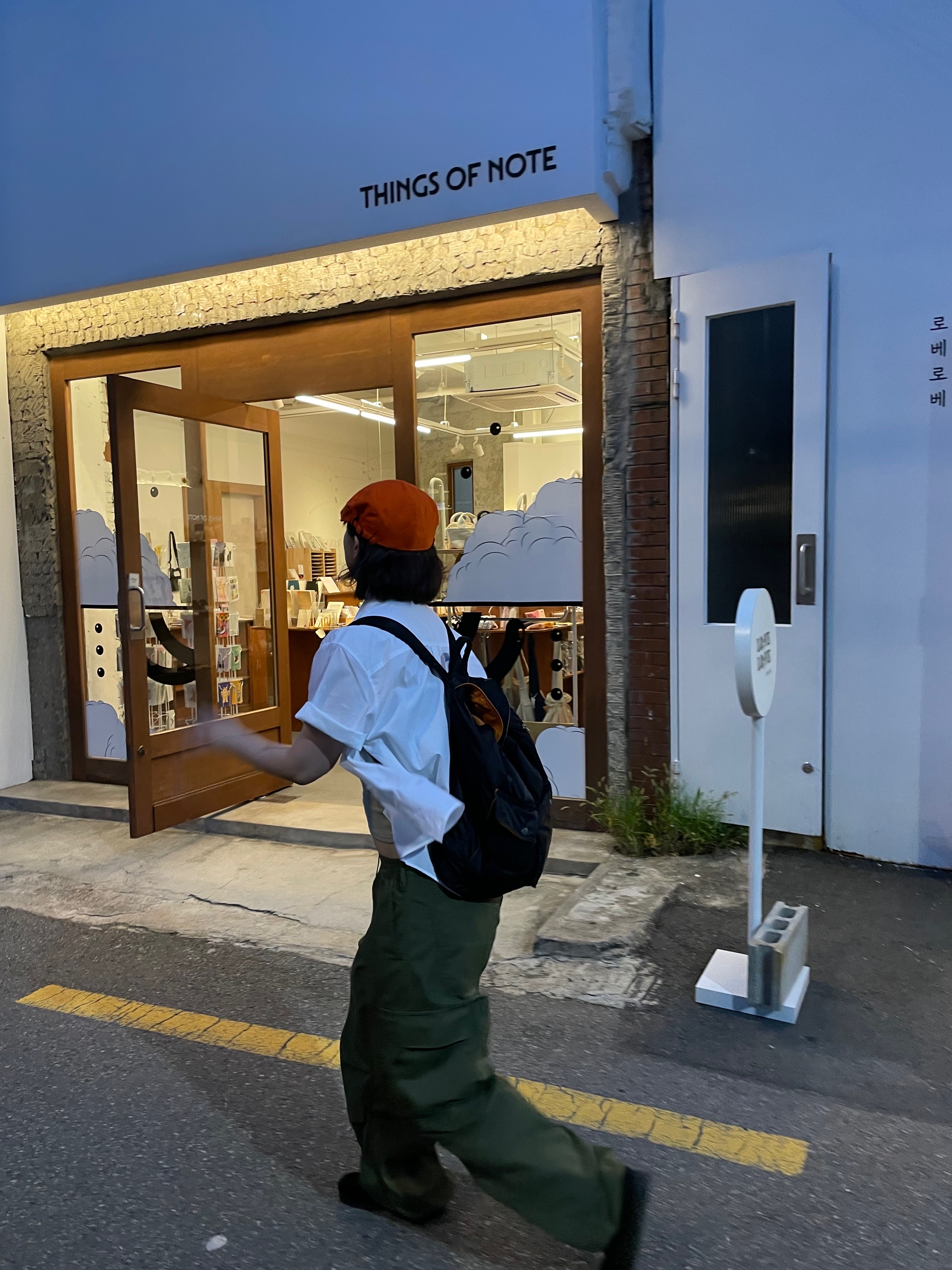 (W) Clarks Wallabee Black Suede, Porter Tanker Backpack Black 착용 스타일 - 3