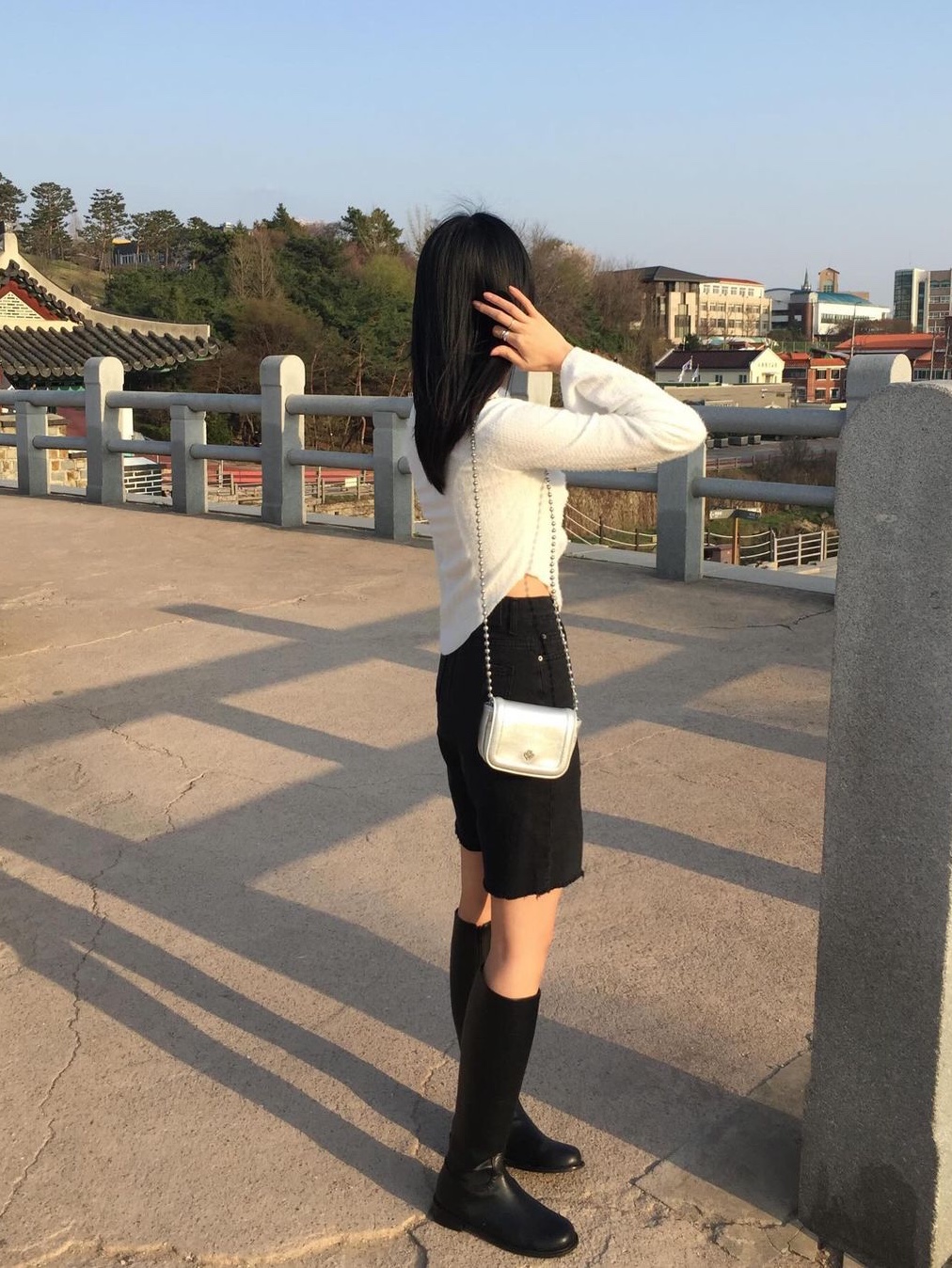 Heeari Women Poppy Chain Mini Bag Silver, Heeari Women Poppy Chain Mini Bag Black 착용 스타일