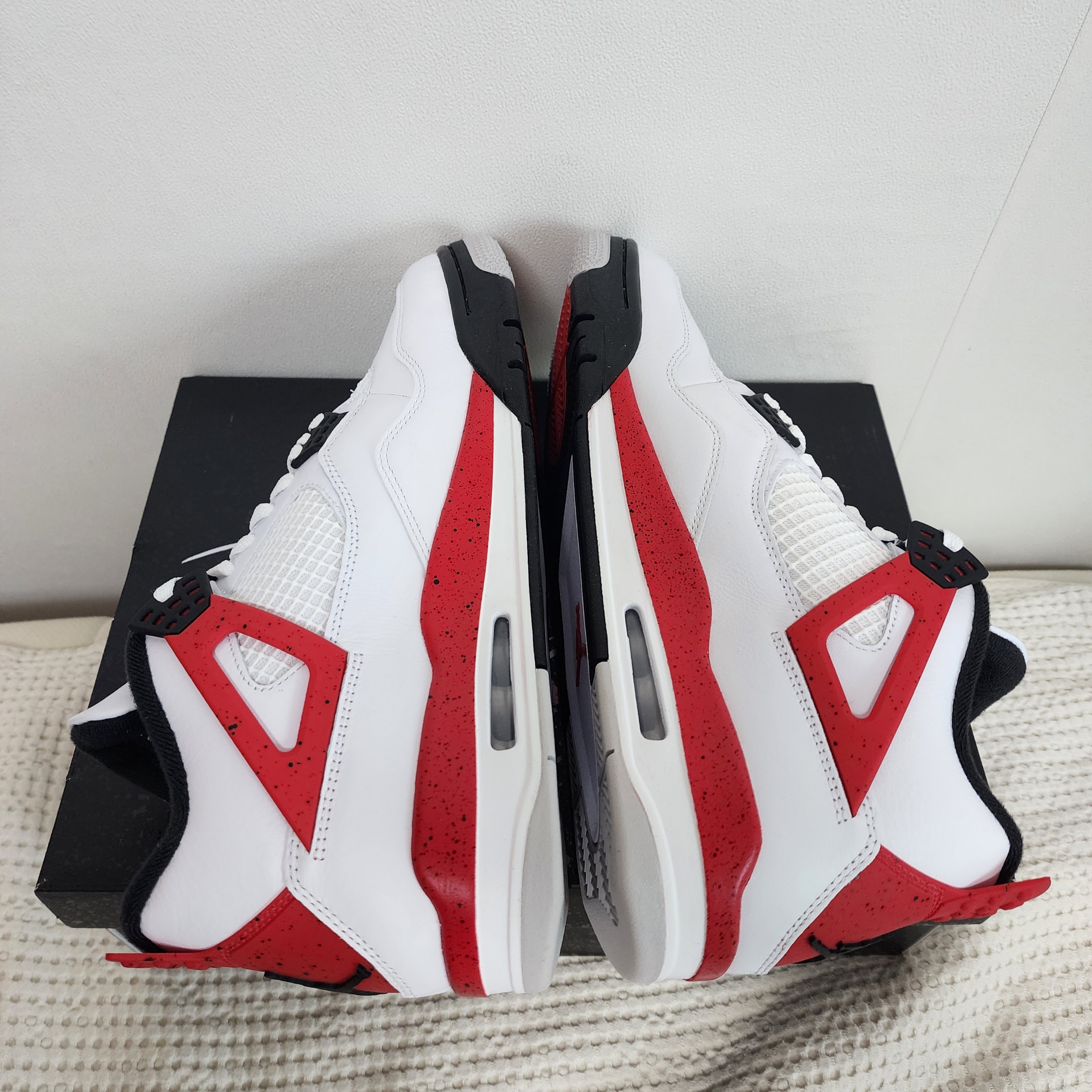 Jordan 4 Retro Red Cement 착용 스타일 - 3