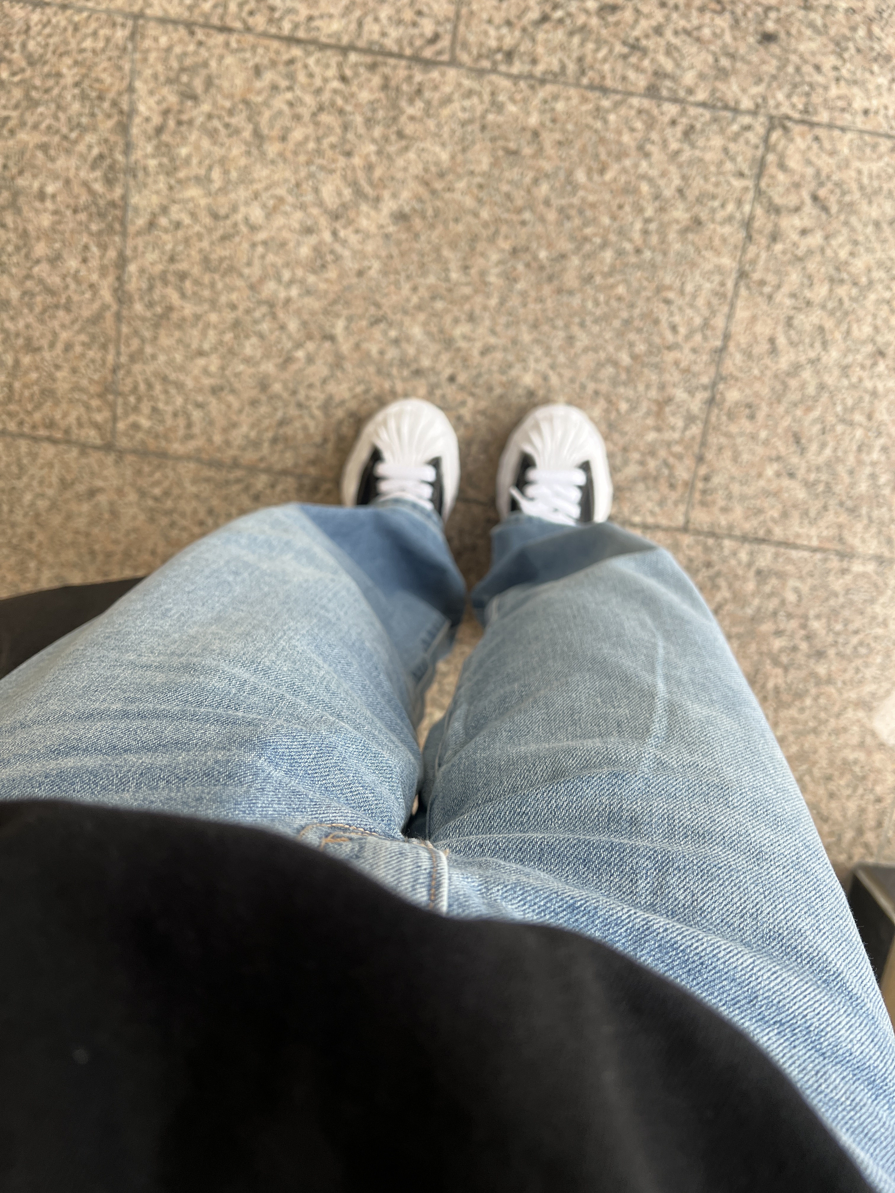 Maison Mihara Yasuhiro Blakey OG Sole Canvas Low-top Sneakers Black White 착용 스타일 - 2