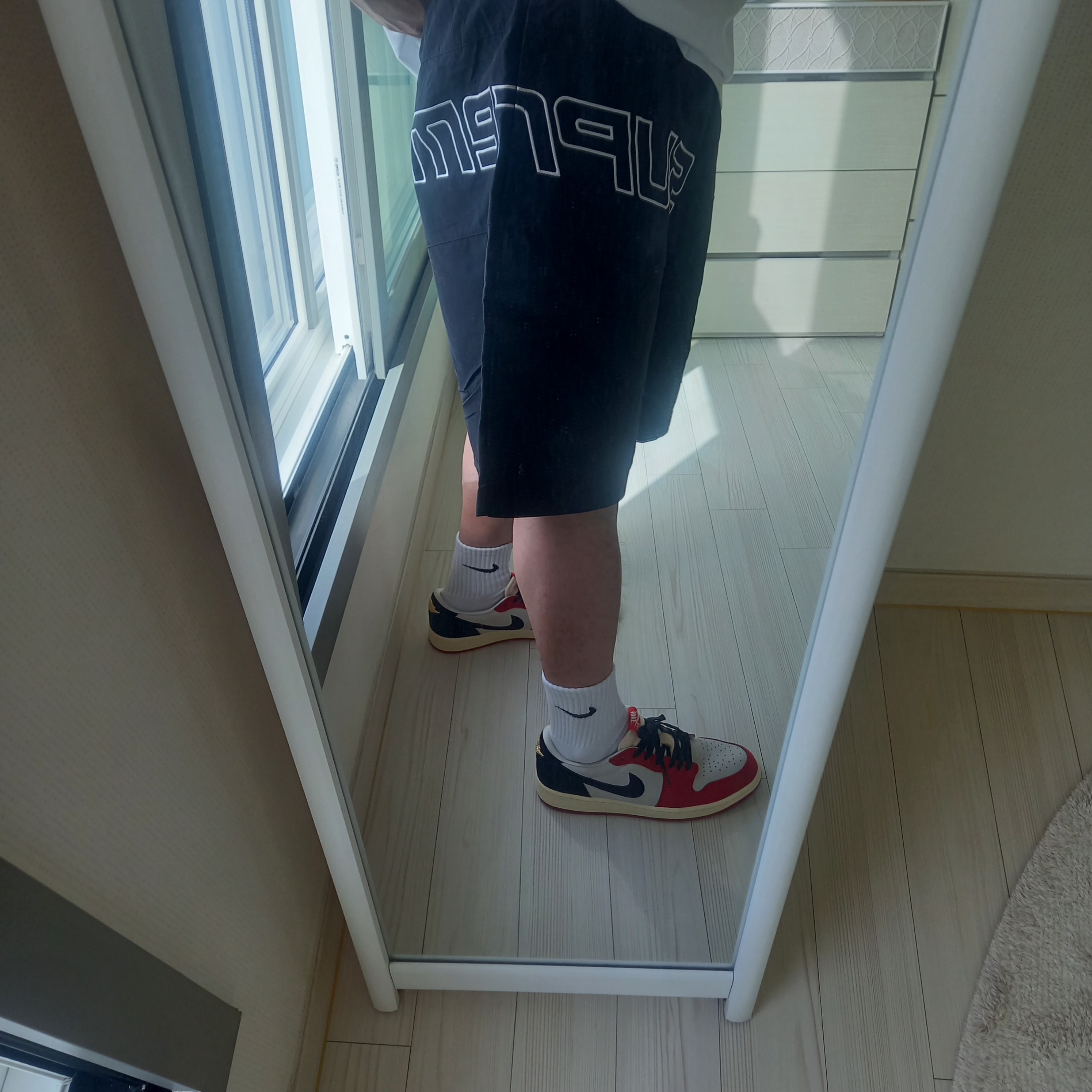 Supreme Curve Nylon Short Black - 24SS, Jordan 1 x Trophy Room Retro Low OG SP Sail Varsity Red 착용 스타일 - 9