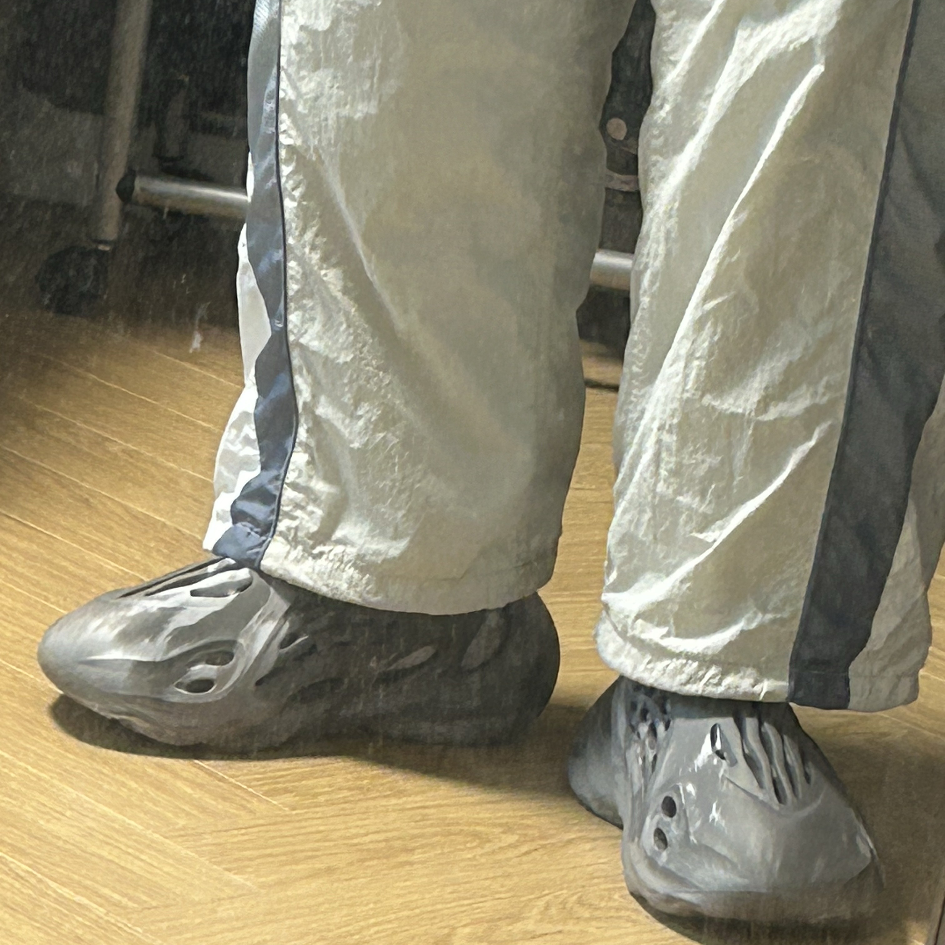 Adidas Yeezy Foam RNNR MX Granite 착용 스타일