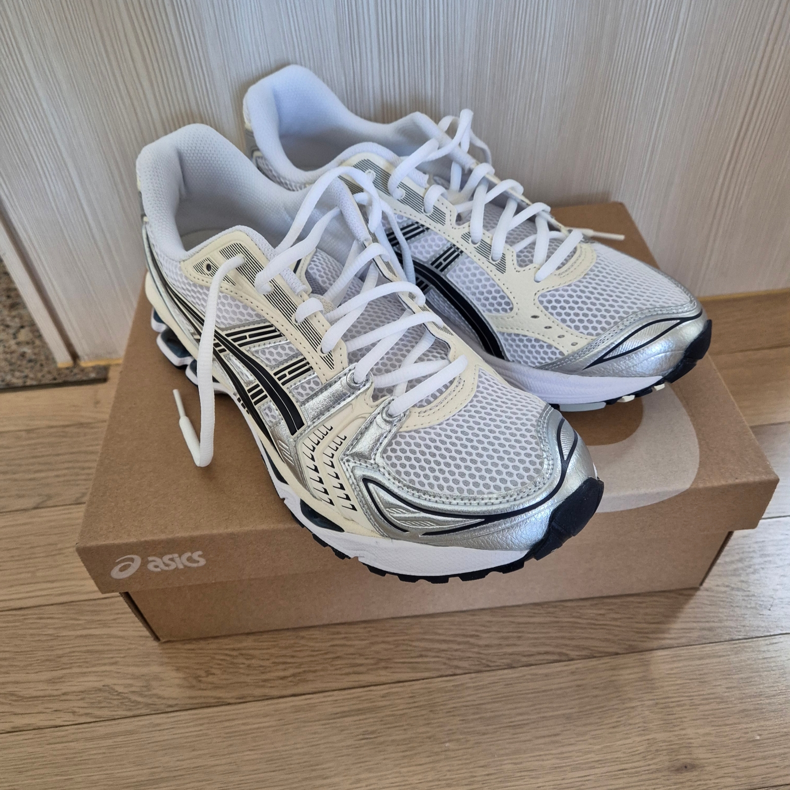 (W) Asics Gel-Kayano 14 White Midnight 착용 스타일
