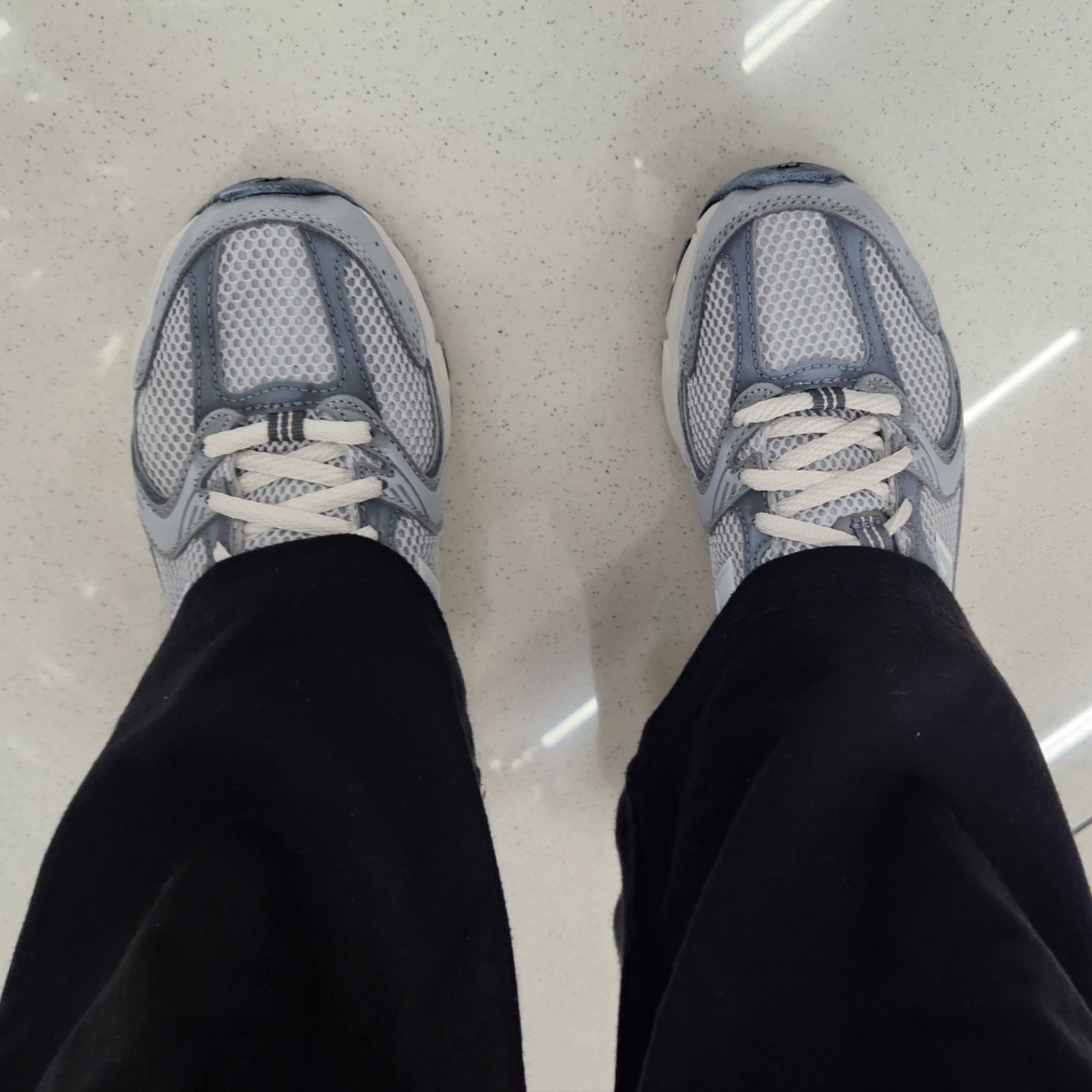 New Balance 530 Premium Vintage Grey Matter 착용 스타일 - 2