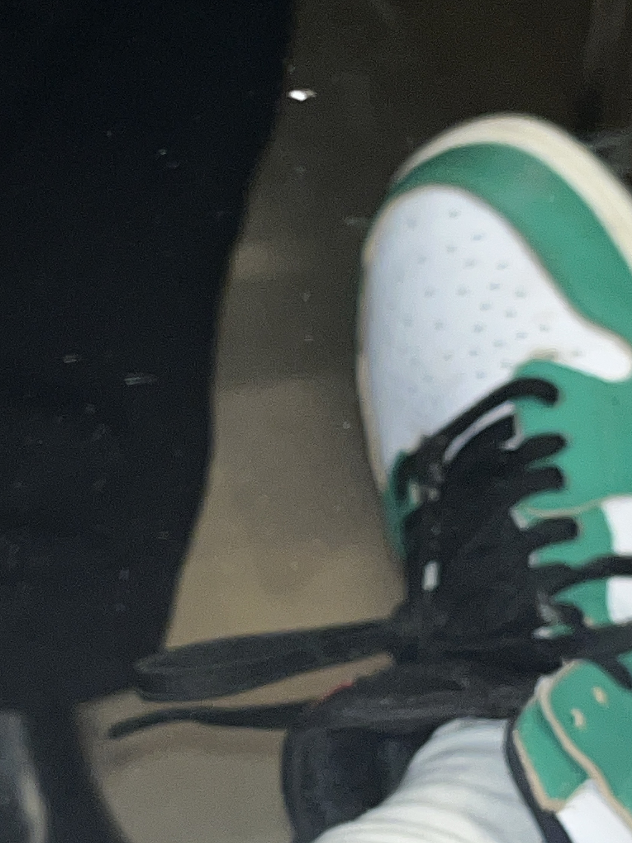 (W) Jordan 1 Retro High OG Lucky Green 착용 스타일 - 2
