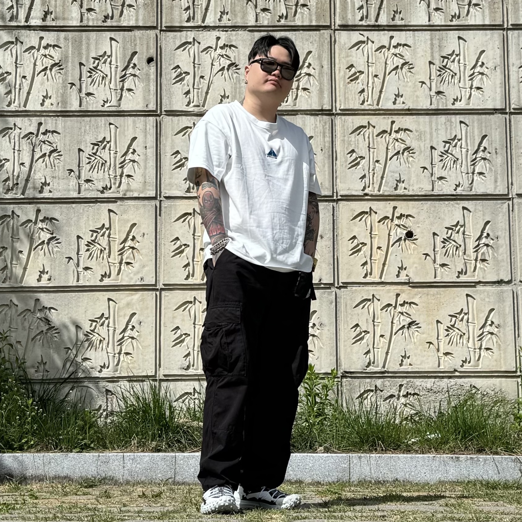 Supreme x The North Face Suede Base Camp Duffle Keychain Black - 23FW, Nike ACG Mountain Fly Low SE White and Black 착용 스타일