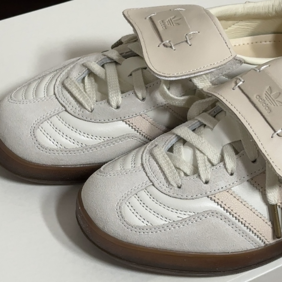 Adidas x Foot Industry Gazelle Indoor Off White Sand Strata 착용 스타일 - 3