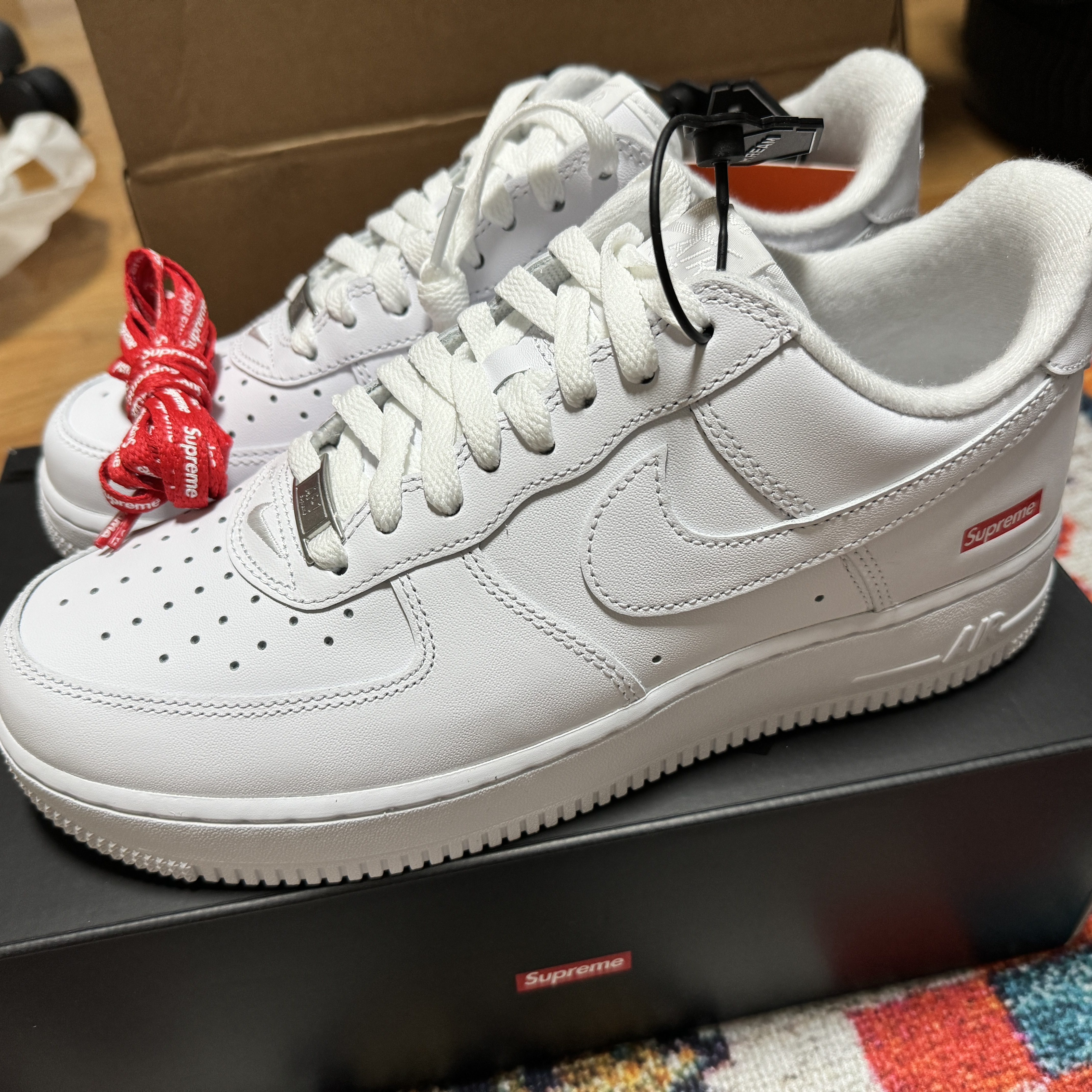 Nike x Supreme Air Force 1 Low White 착용 스타일 - 2