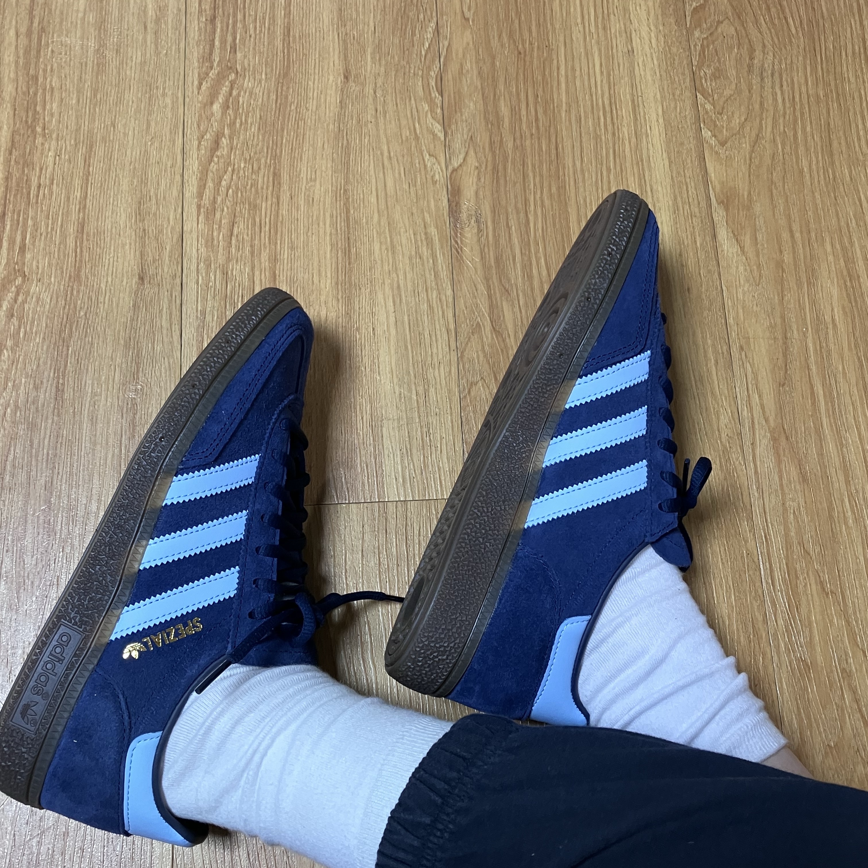 Adidas Spezial Handball Collegiate Navy 착용 스타일