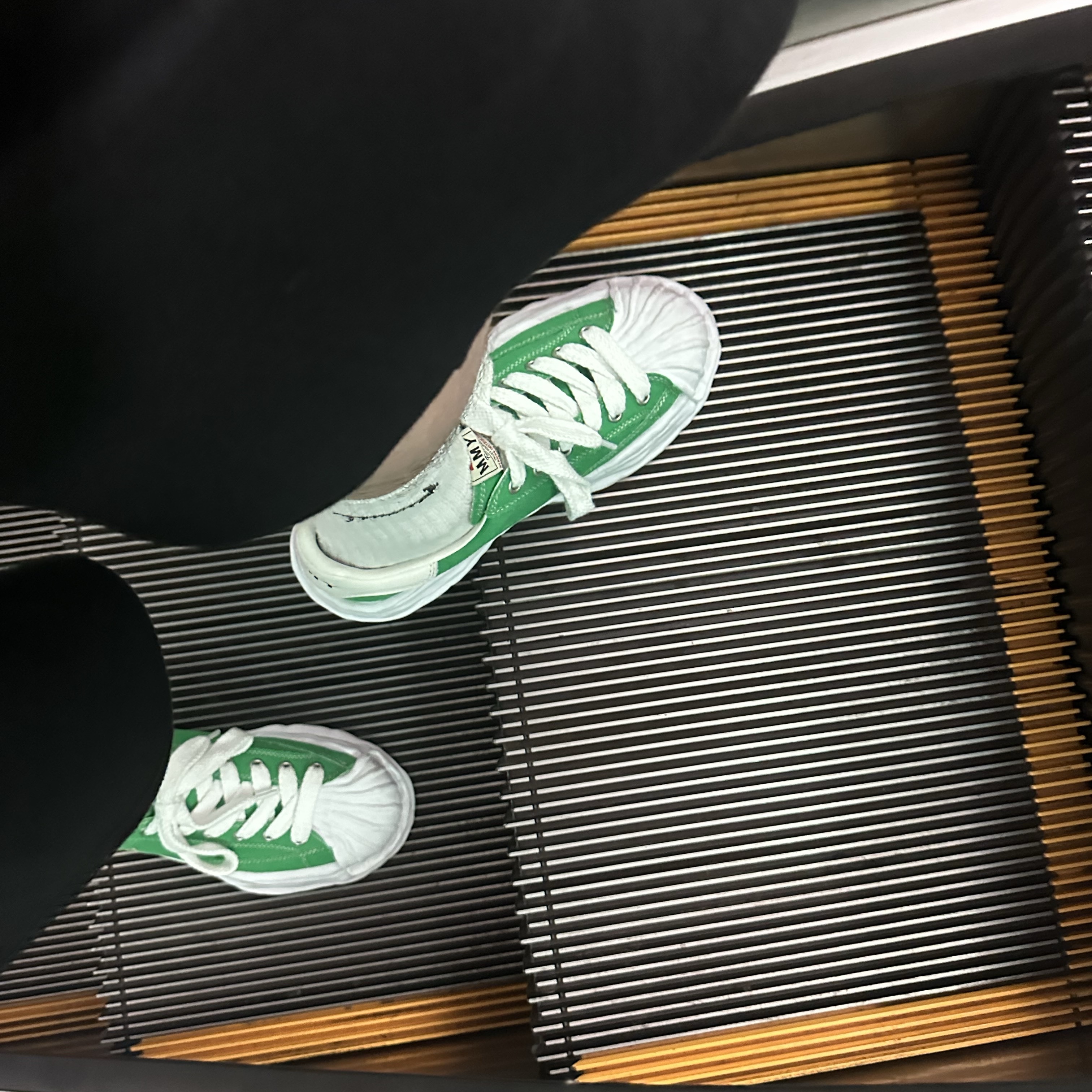 Maison Mihara Yasuhiro Blakey OG Sole Canvas Low-top Sneakers Green 착용 스타일