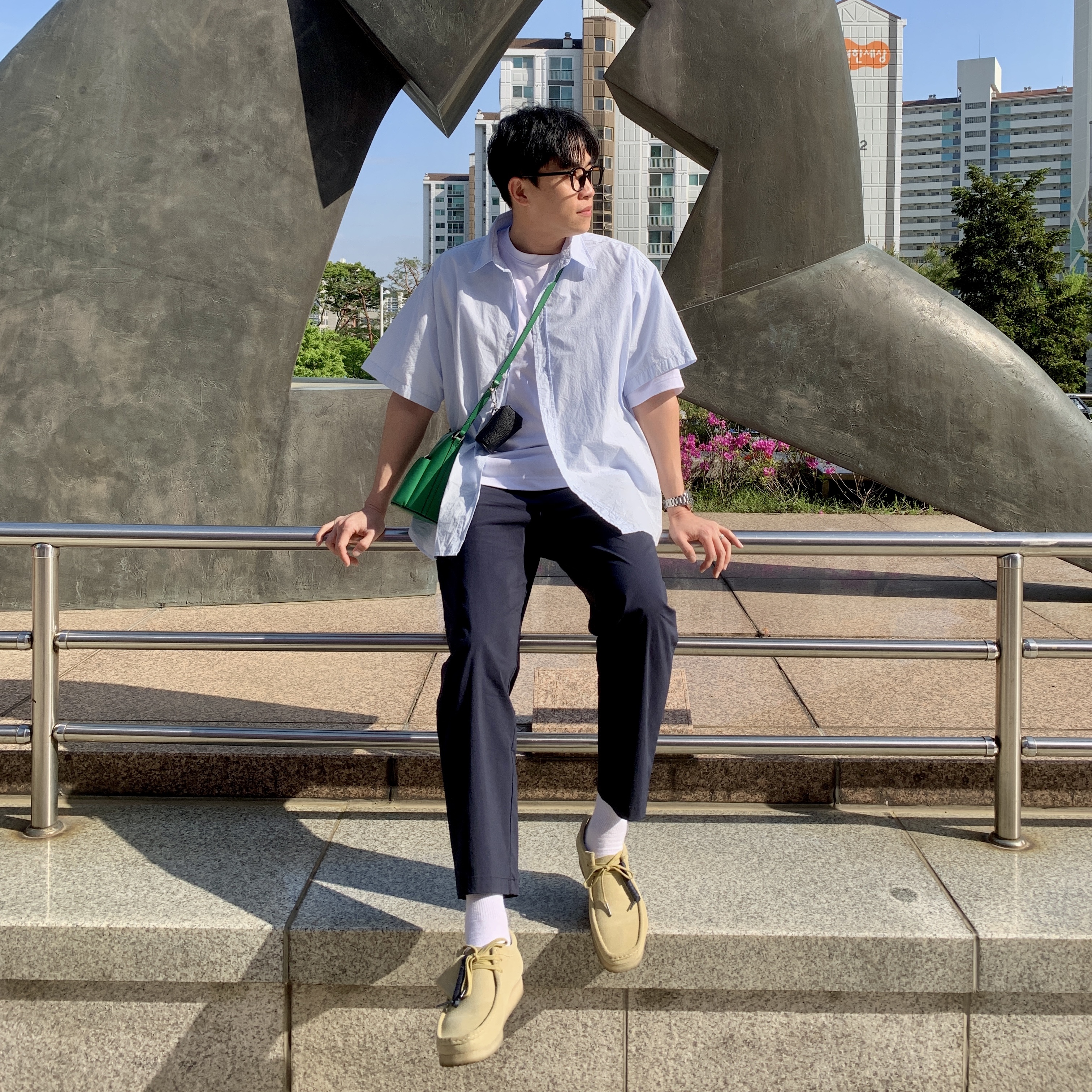 Clarks Wallabee Maple Suede 착용 스타일 - 3