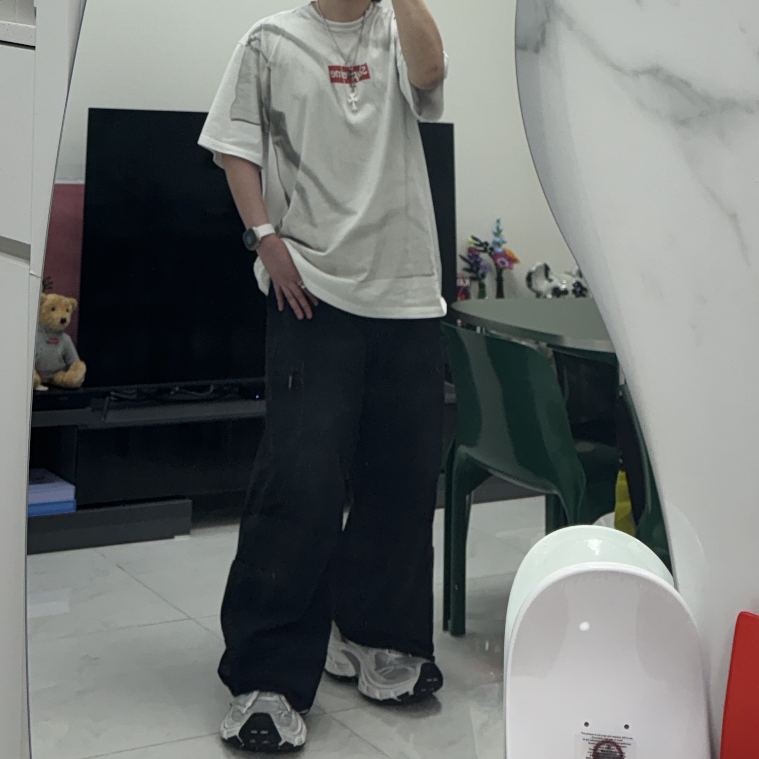 Balenciaga Cargo Pants Faded Black, Supreme x MM6 Maison Margiela Box Logo T-Shirt White - 24SS 착용 스타일