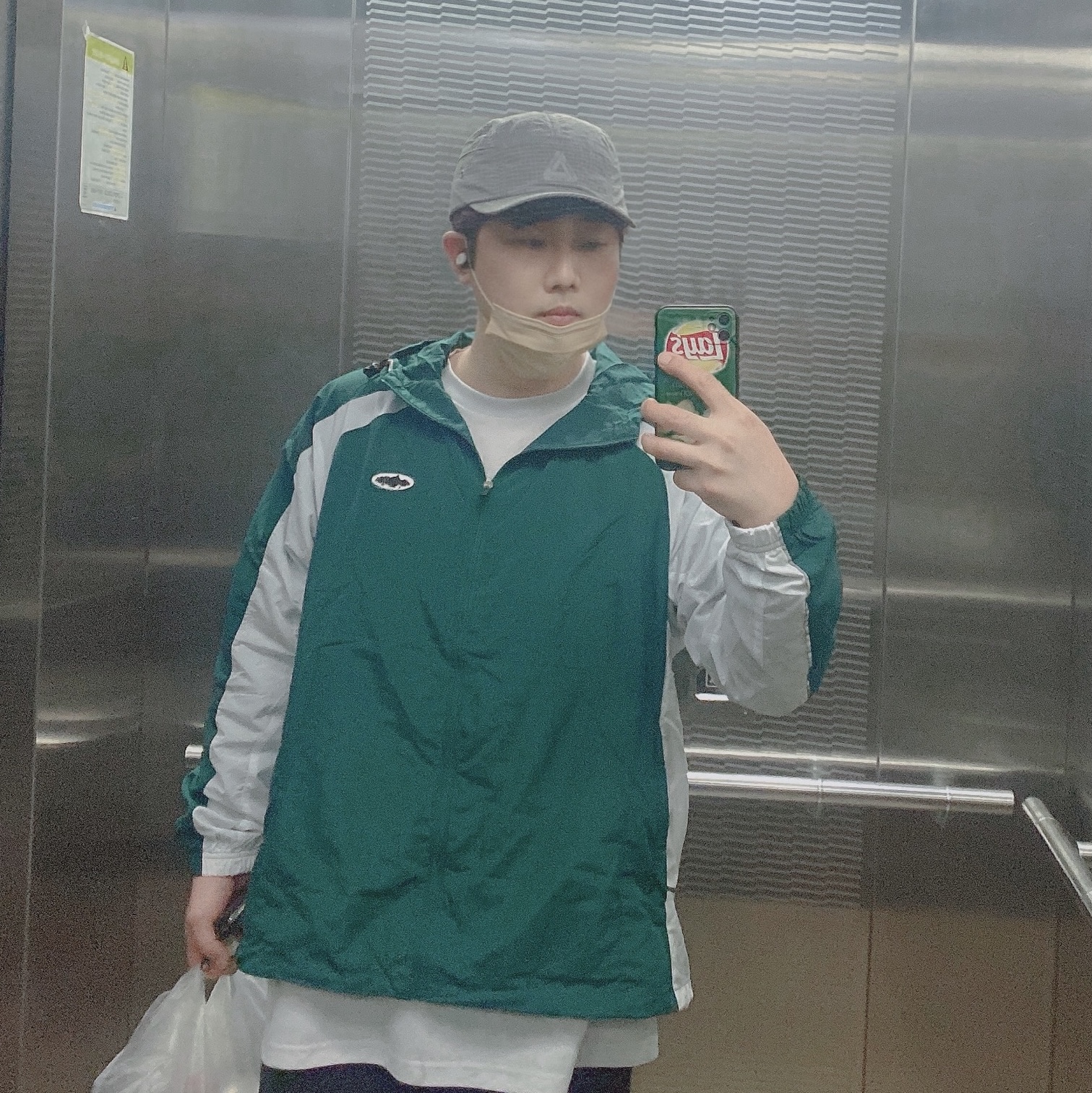 Corteiz Spring Jacket Green 착용 스타일