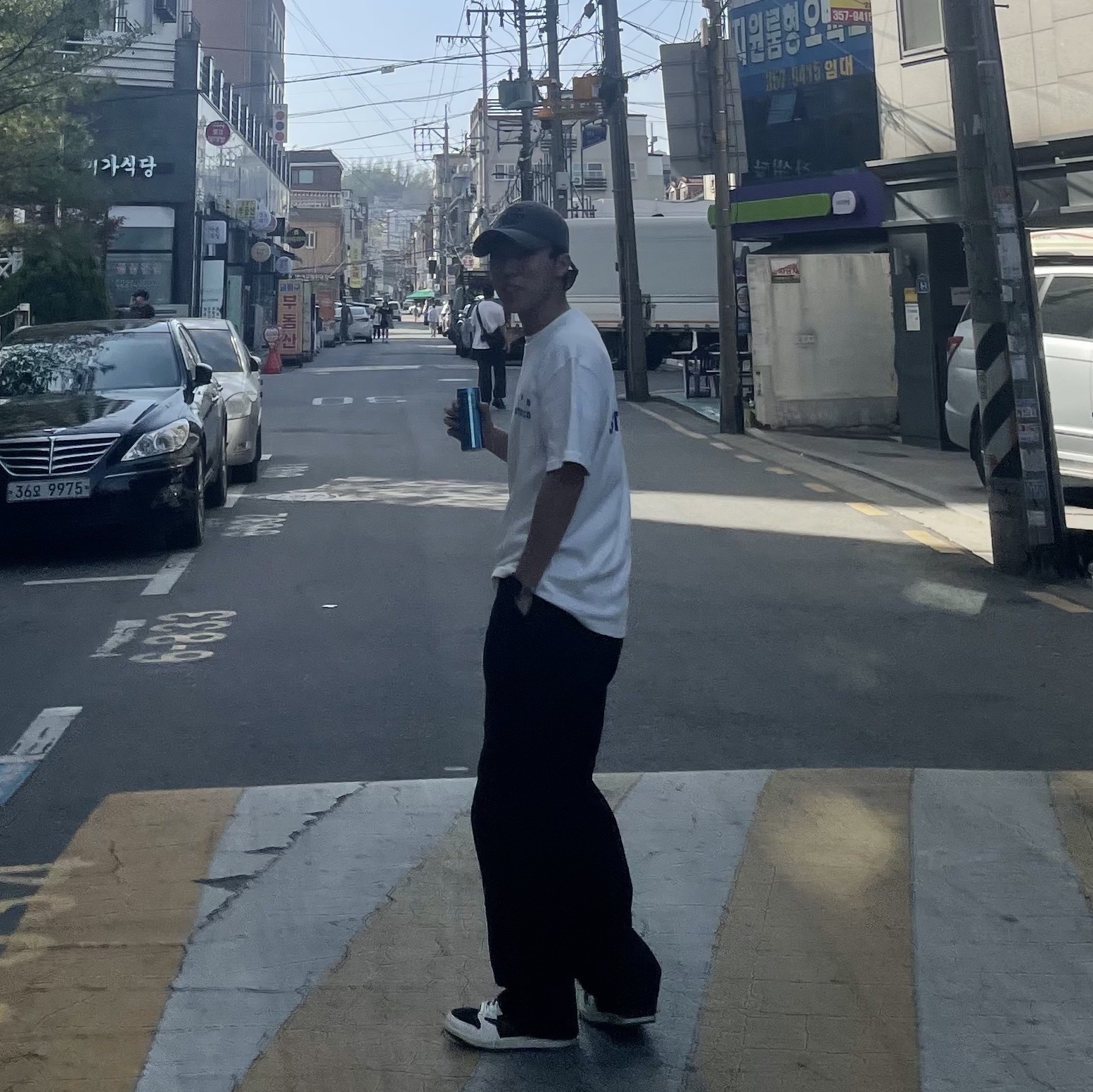 (W) Jordan 1 x Travis Scott Retro Low OG SP Medium Olive, IAB Studio 10th Anniversary T-Shirts Pack White & Black (2 Pack) 착용 스타일